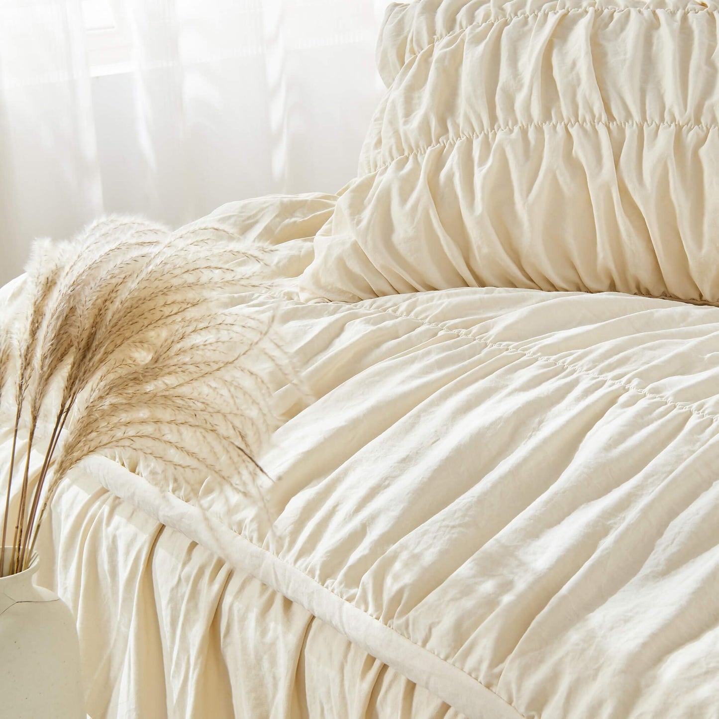 Bonlino Queen Comforter Set - Ruched Comforter Queen Size Bed Set Boho Shabby Chic Bedding for Bedroom Comforter Fluffy 3 Piece Ruffle Comforter Set with Pillow White Bedding Soft