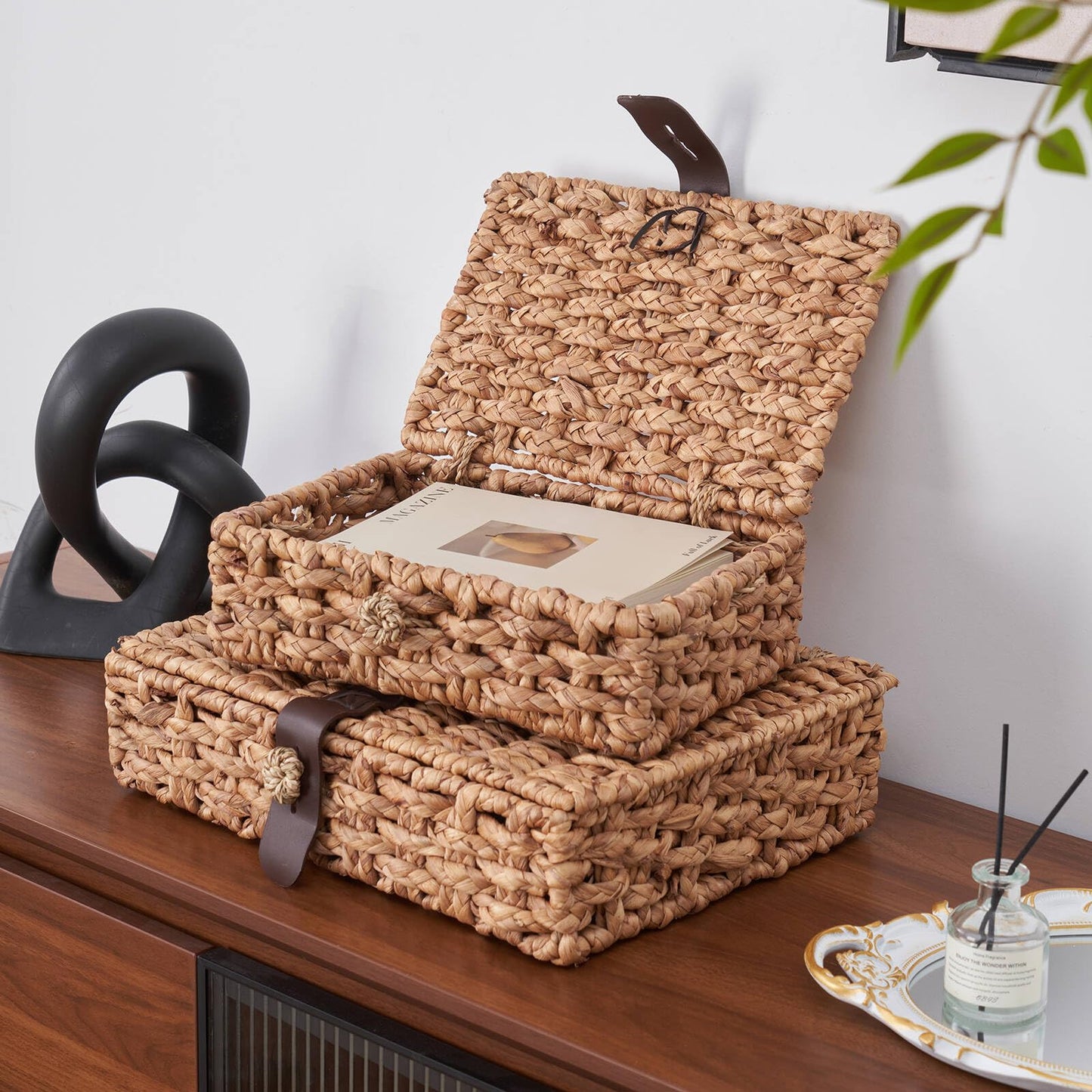LOHONER Decorative Box with Lid, Wicker Storage Basket, Water Hyacinth Woven Decorative box for Shelf, Coffee Table, Console Table, Home Decor (Large)