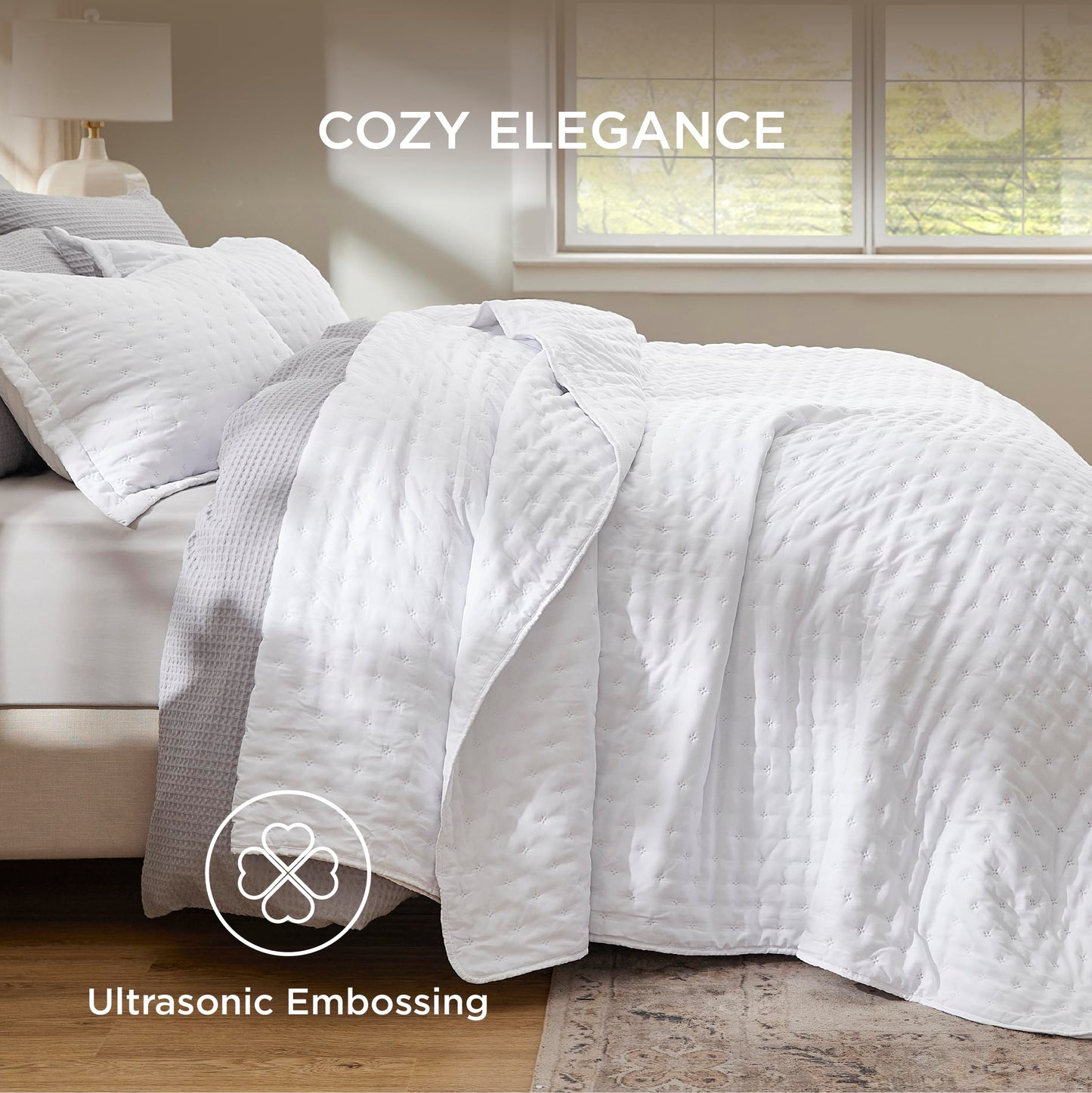 Bedsure King Quilt - Bright White Bedspread King Size & Lightweight Comforter, Modern Coverlet with Clover Pattern, Ultra Soft All-Season Bedding, Brushed Polyester Microfiber, 106 x 96 Inches