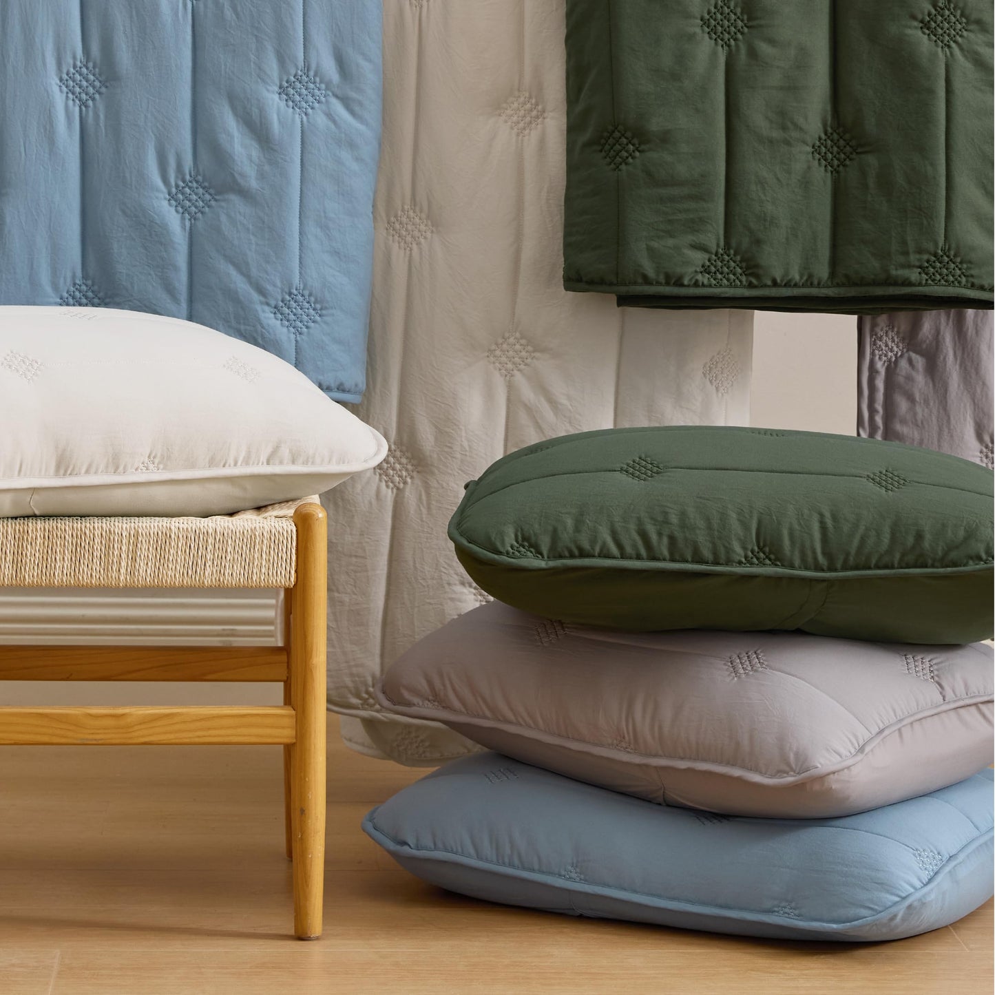 Bedsure Queen Quilt - Prewashed Extra Soft Cotton-Like Polyester Quilts Queen Size, Lightweight Comforter, Includes 1 Quilt 90x96 Inches with 2 Shams, Machine Washable, Dark Green