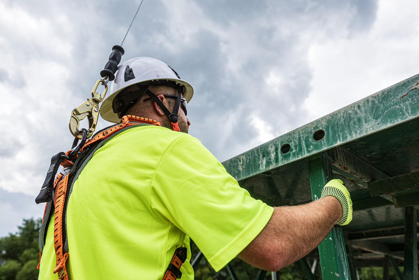 Malta Dynamics APEX Type 2 Class E Full Brim Safety Helmet, ANSI Z89.1, EN12492, OSHA 1910 and OSHA 1926 Compliant, Rated for 20,000 Volts, Grey