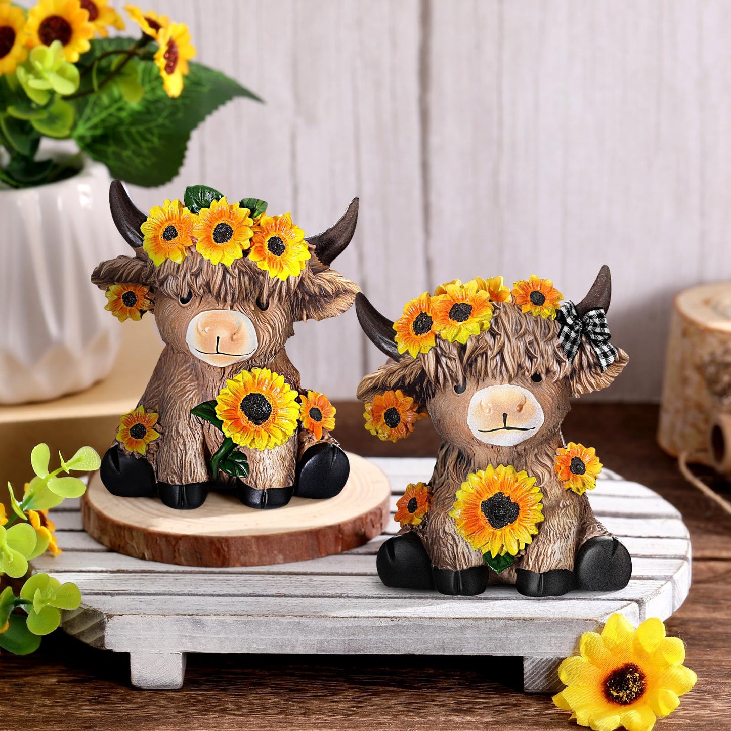 Wesiti 2 Pcs Summer Sunflower Highland Cow Figurines Gifts, Cute Highland Cow Statue Farmhouse Desk Decorations Resin Gnomes Scottish for Spring Home Garden Kitchen Office Decor