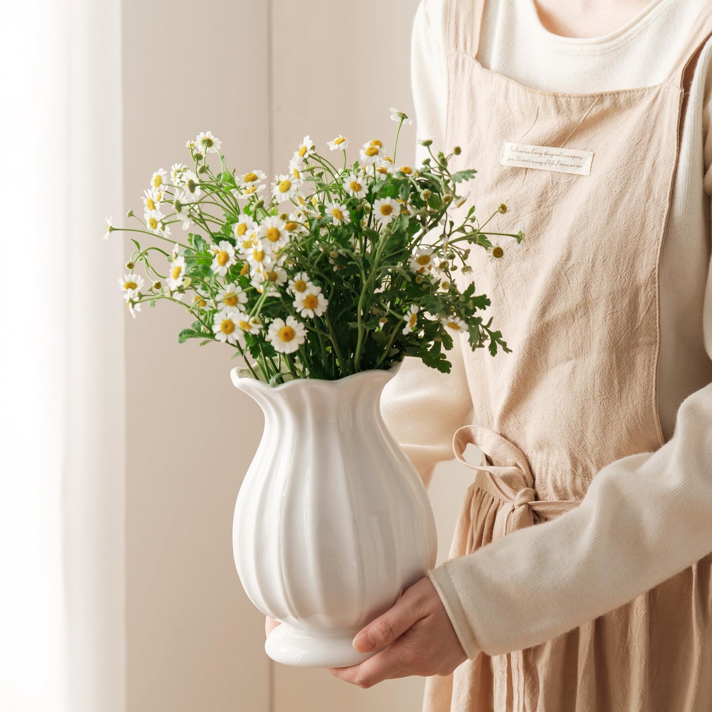 SEUYUCL White Ceramic Vase, 7.8 Inch Flower Vase Home Decor Modern Decorative Vases for Bouquet, Unique Vases for Farmhouse Living Room Cabinet Table Centerpieces Wedding Decorations