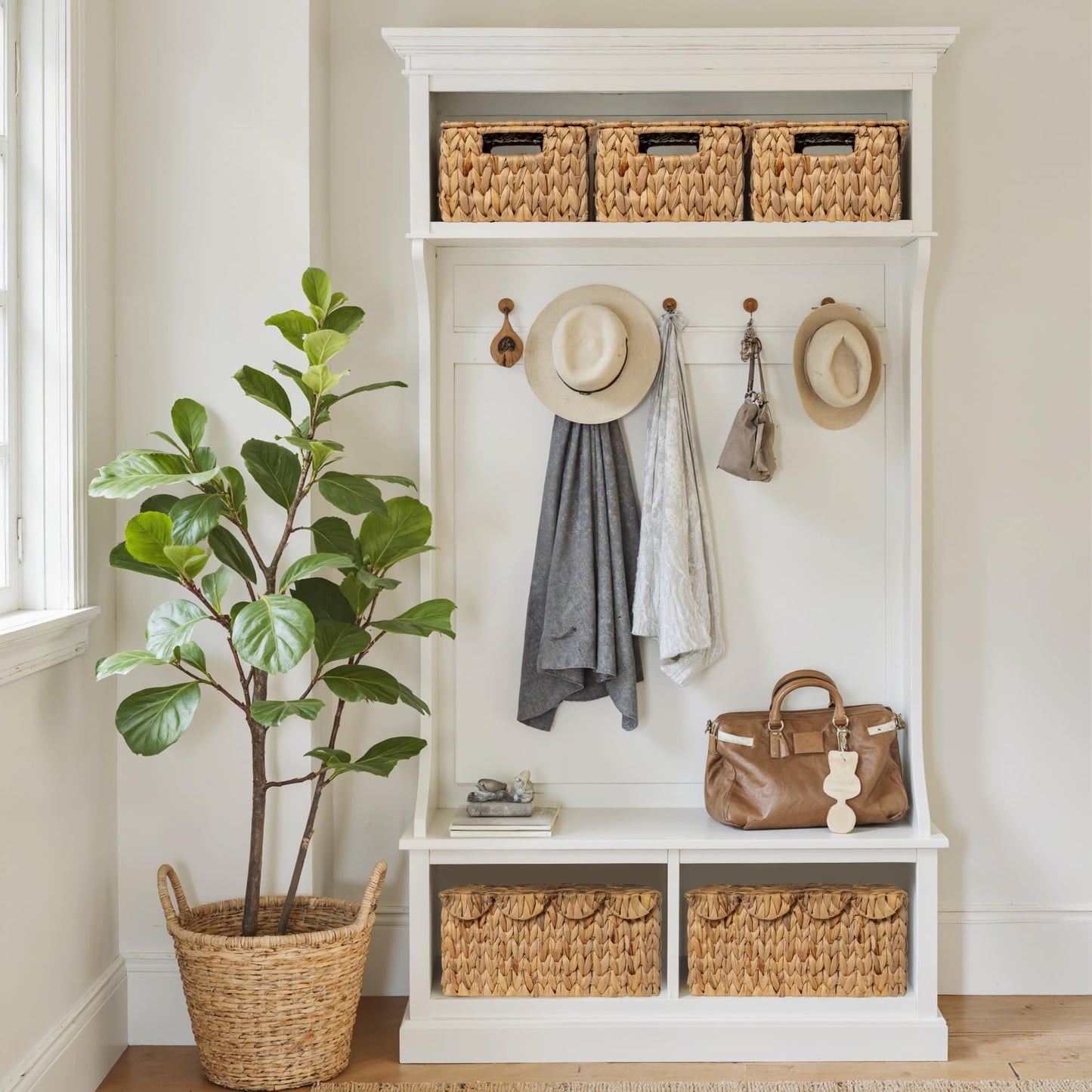 StorageWorks Wicker Basket with Scalloped Edge Lid, Water Hyacinth Basket with Built-in Handles, Handwoven Wicker Box for Living Room, 15" L x 11 ¼" W x 7" H