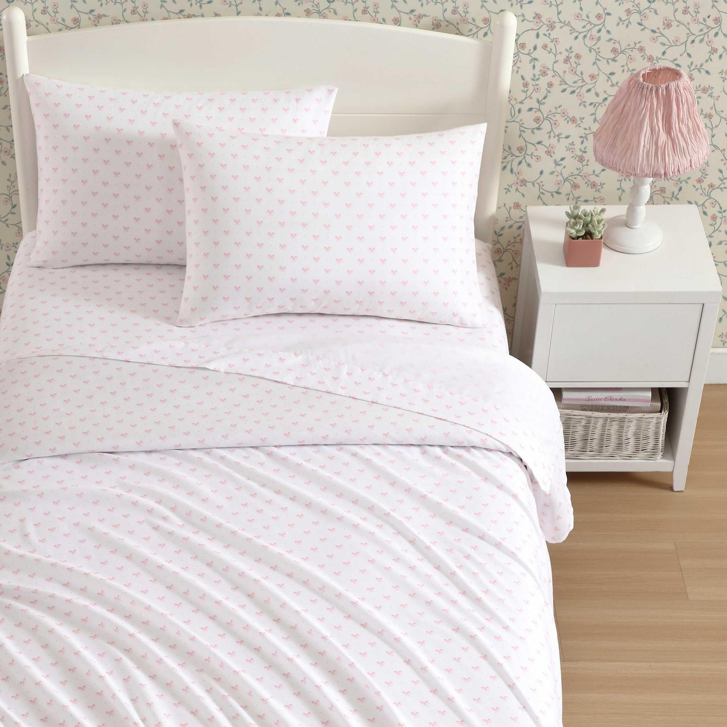 Laura Ashley Kids - Twin Sheet Set, Ultra-Soft Microfiber Bedding with Fully Elastic Fitted Sheet, Kids Bed Set with Pillowcase, Easy Care Bedding (Lovely Bows)
