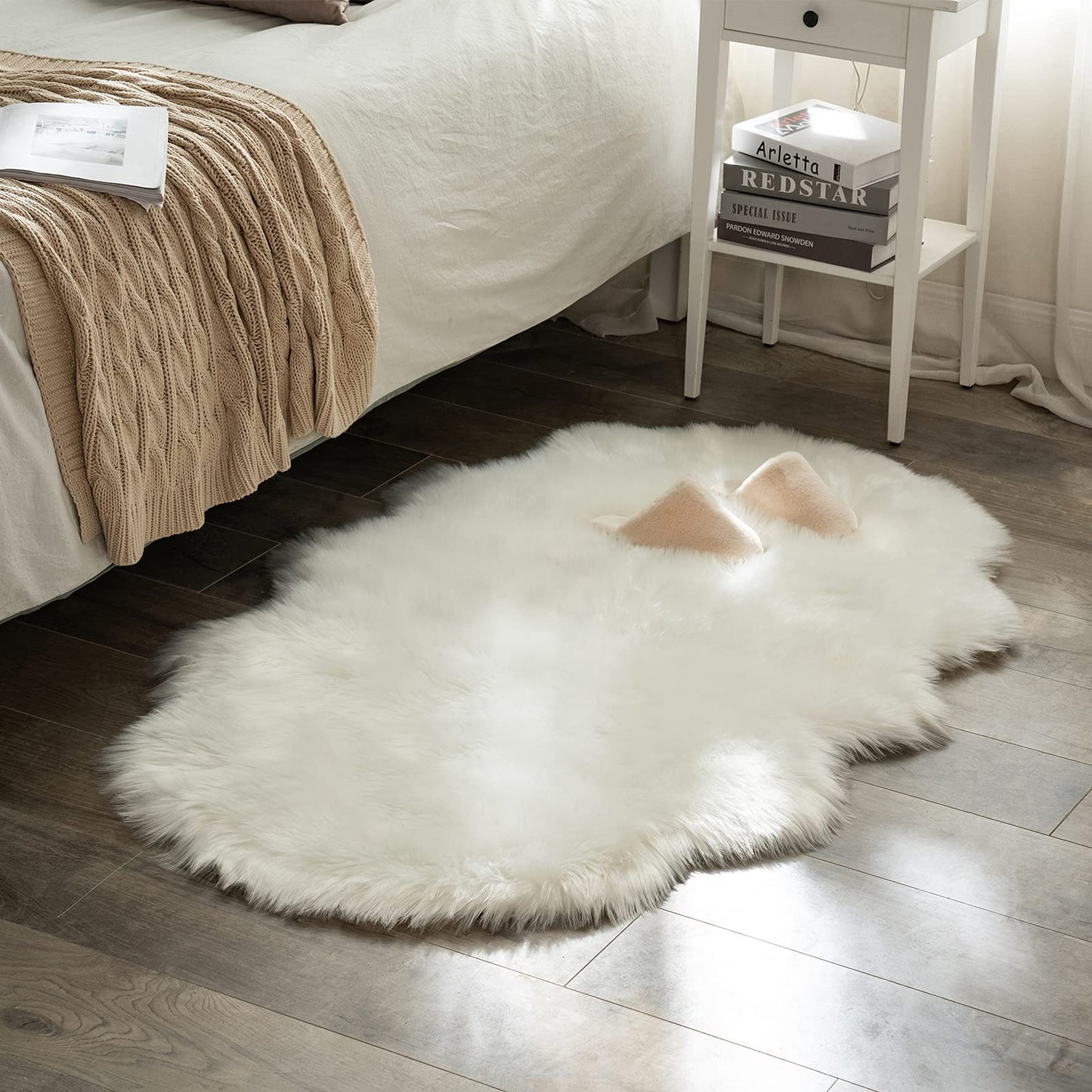 MIULEE Luxury Soft Fluffy Area Rug 3x5 Feet, Faux Fur Sheepskin Rug Decorative Plush Shaggy Carpet for Christmas Decor Bedside Sofa Floor, White