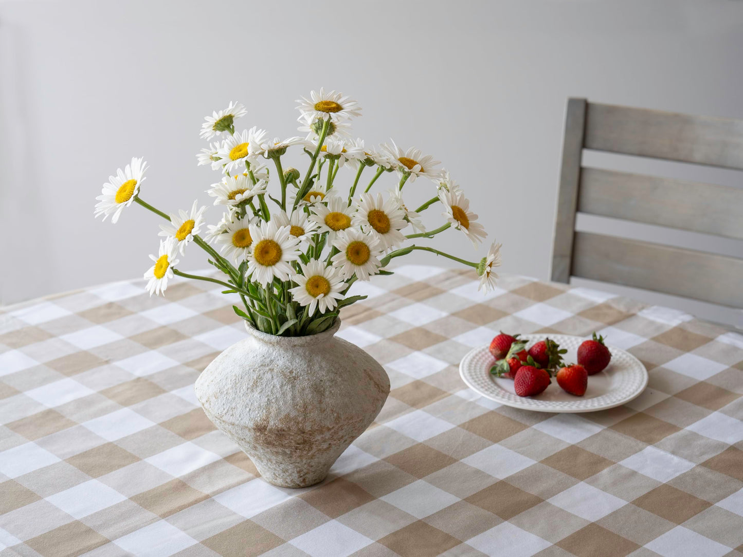 CozyWel Rustic Farmhouse Textured Ceramic Vase, Handcrafted Distressed White Pottery Flower Vase for Centerpiece, Decorative Vases for Living Room, Kitchen, Bedroom, Office Decor, Gift & Weddings