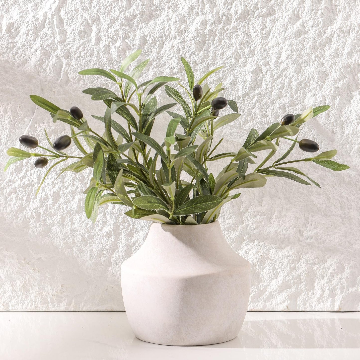 Mitt&Ditt Ceramic Flower Vase, 5.3 inch Off-White Farmhouse Rustic Vase, Handcrafted Weathered Pottery Vases, Small Flower Terracotta Vases for Home Decor, Living Room, Table, Shelf