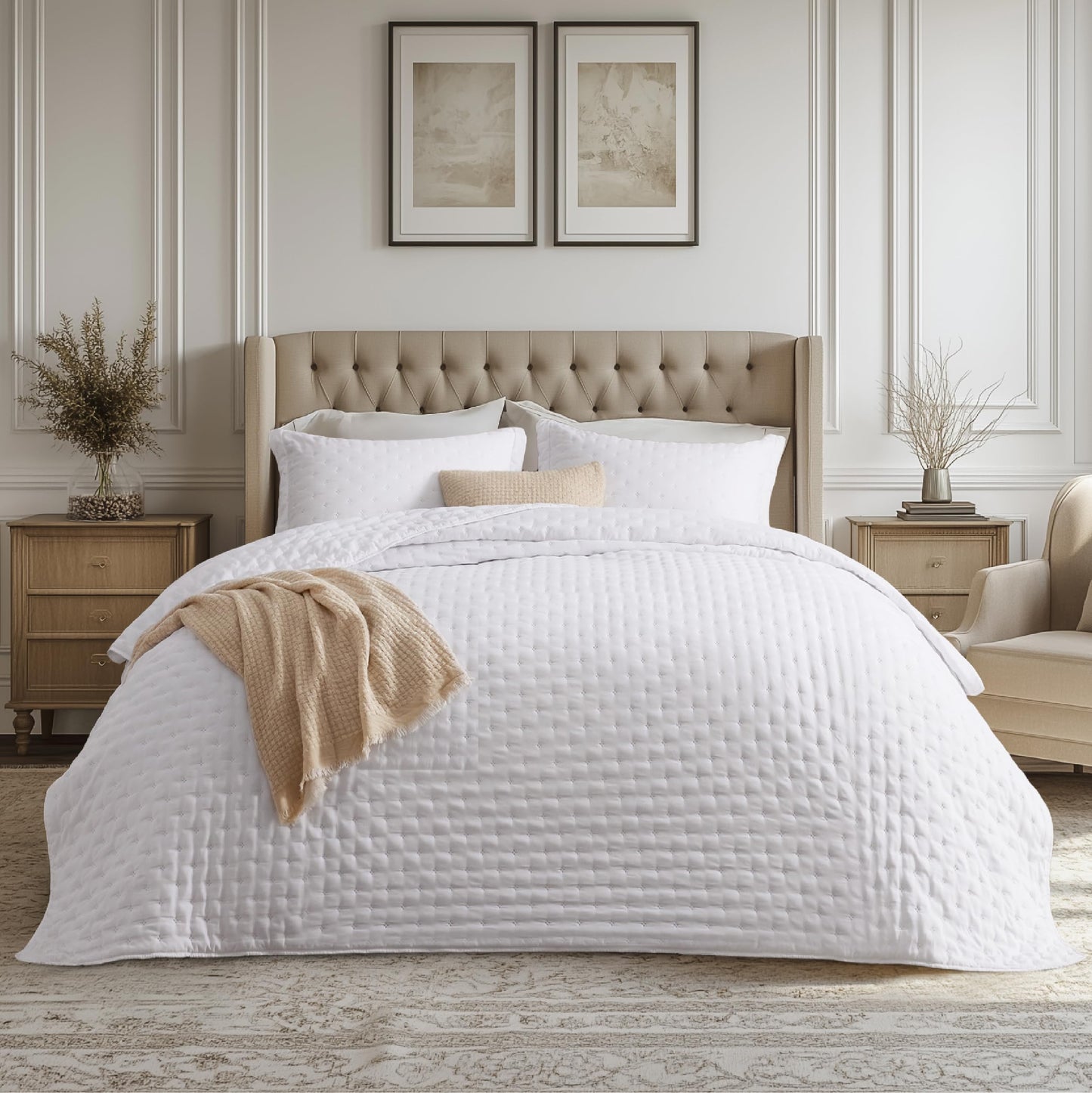 Bedsure King Quilt - Bright White Bedspread King Size & Lightweight Comforter, Modern Coverlet with Clover Pattern, Ultra Soft All-Season Bedding, Brushed Polyester Microfiber, 106 x 96 Inches