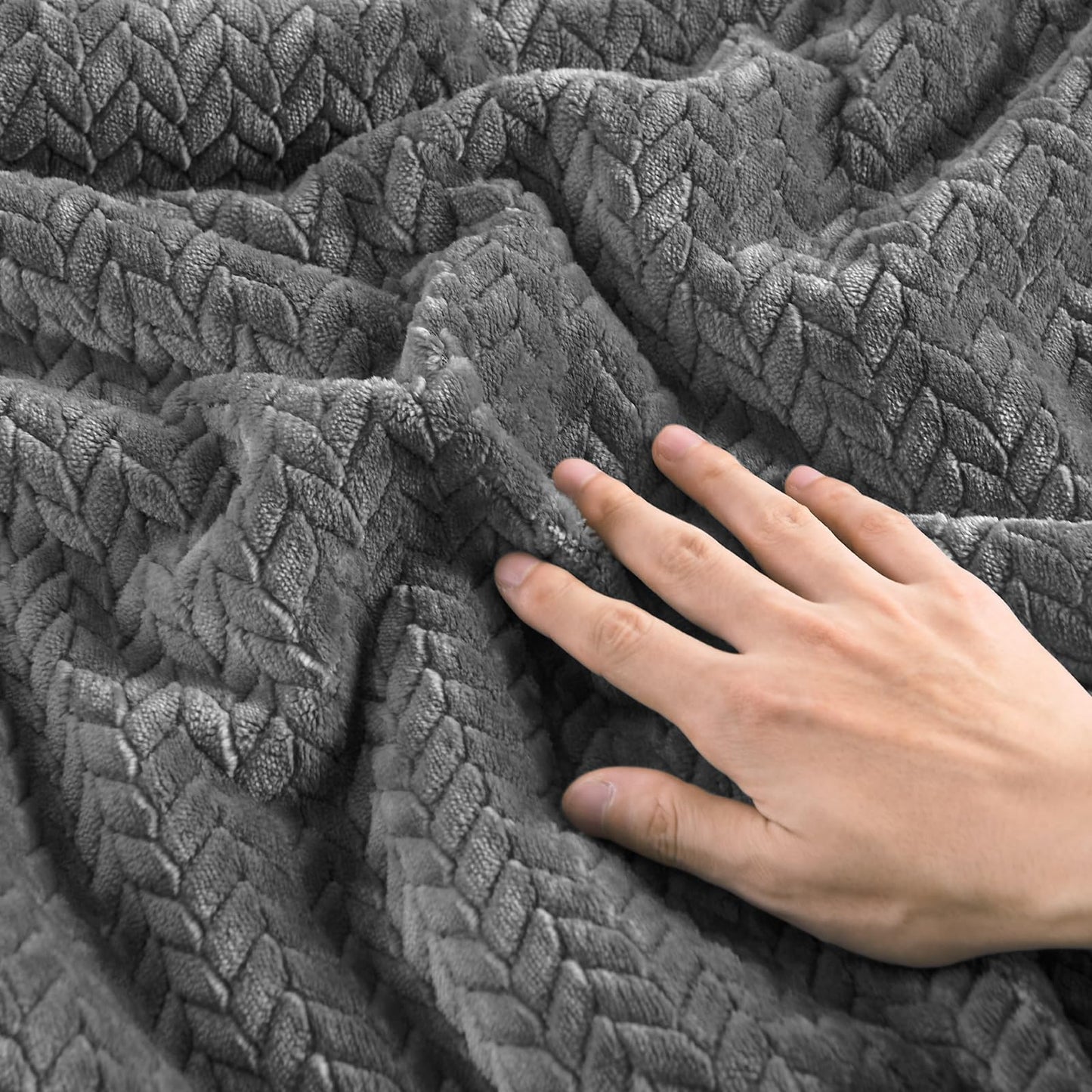 ChiXpace Flannel Fleece Queen Comforter Set - Ultra Soft Furry Grey Leaves Pattern Faux Fur Bed Set, Winter Fuzzy Fluffy Comfort Set, Velvet Bedding Set for Bed with 2 Pillow Cases