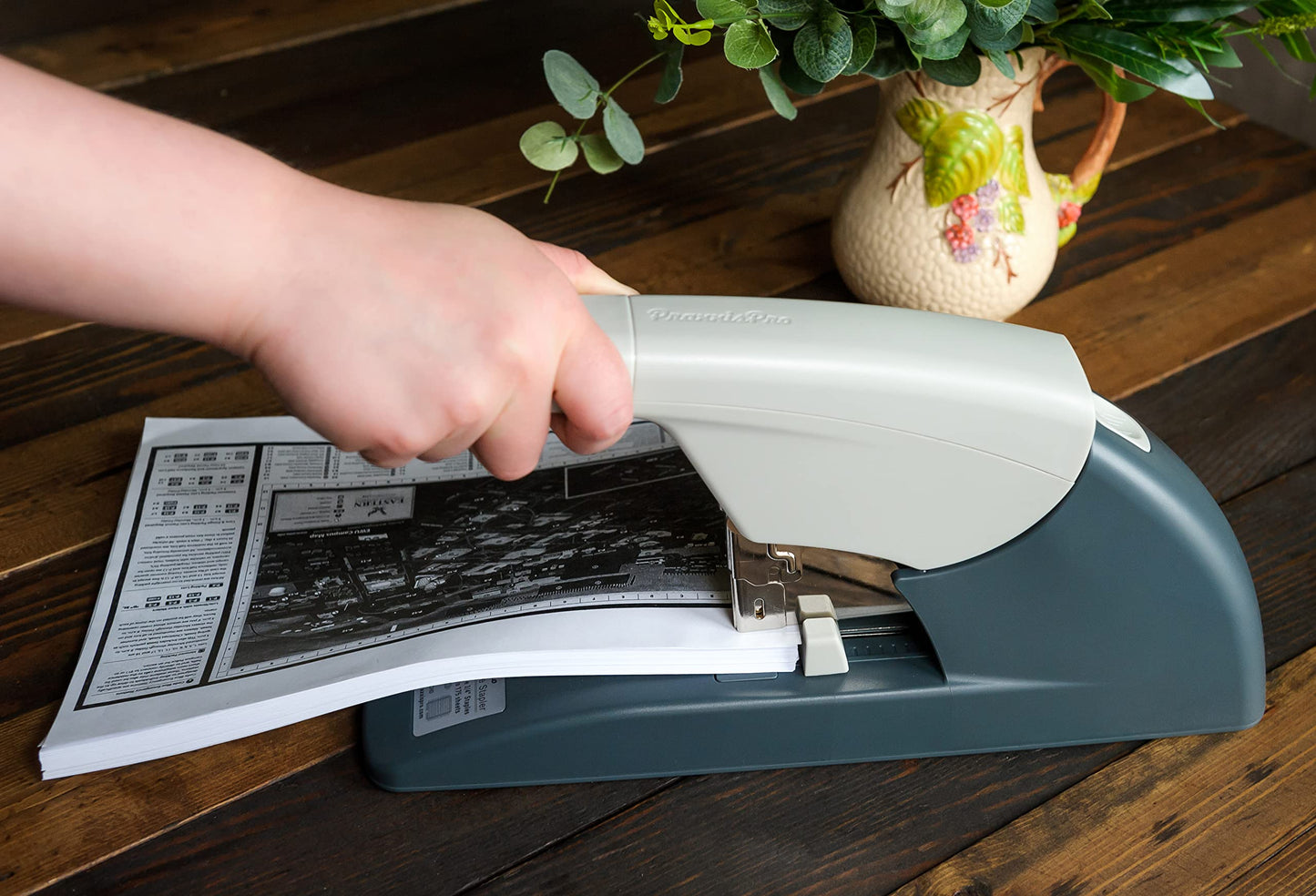 PraxxisPro PowerForce 175 Heavy Duty Flat Clinch Office Stapler, 20 to 175 Sheets Using one Size 3/4" Leg-Length Staple, Includes 400 Staples and a Staple Remover