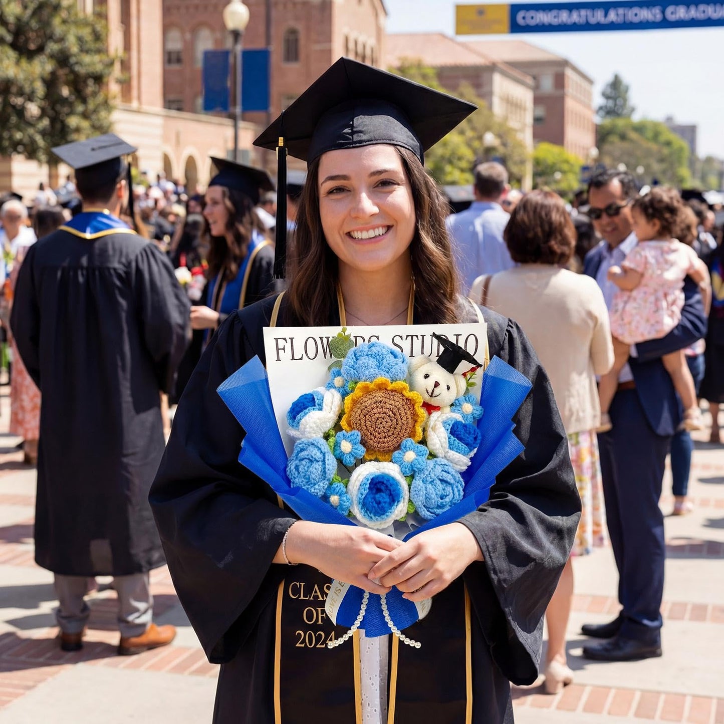 Giegxin Large Graduation Bear Flower Bouquet Set Crochet Graduation Bouquet Gift 2026 Handmade Sunflower Rose Greeting Card Gift Bag for Birthday Teacher Appreciation Grad Party Favor Supplies(Blue)