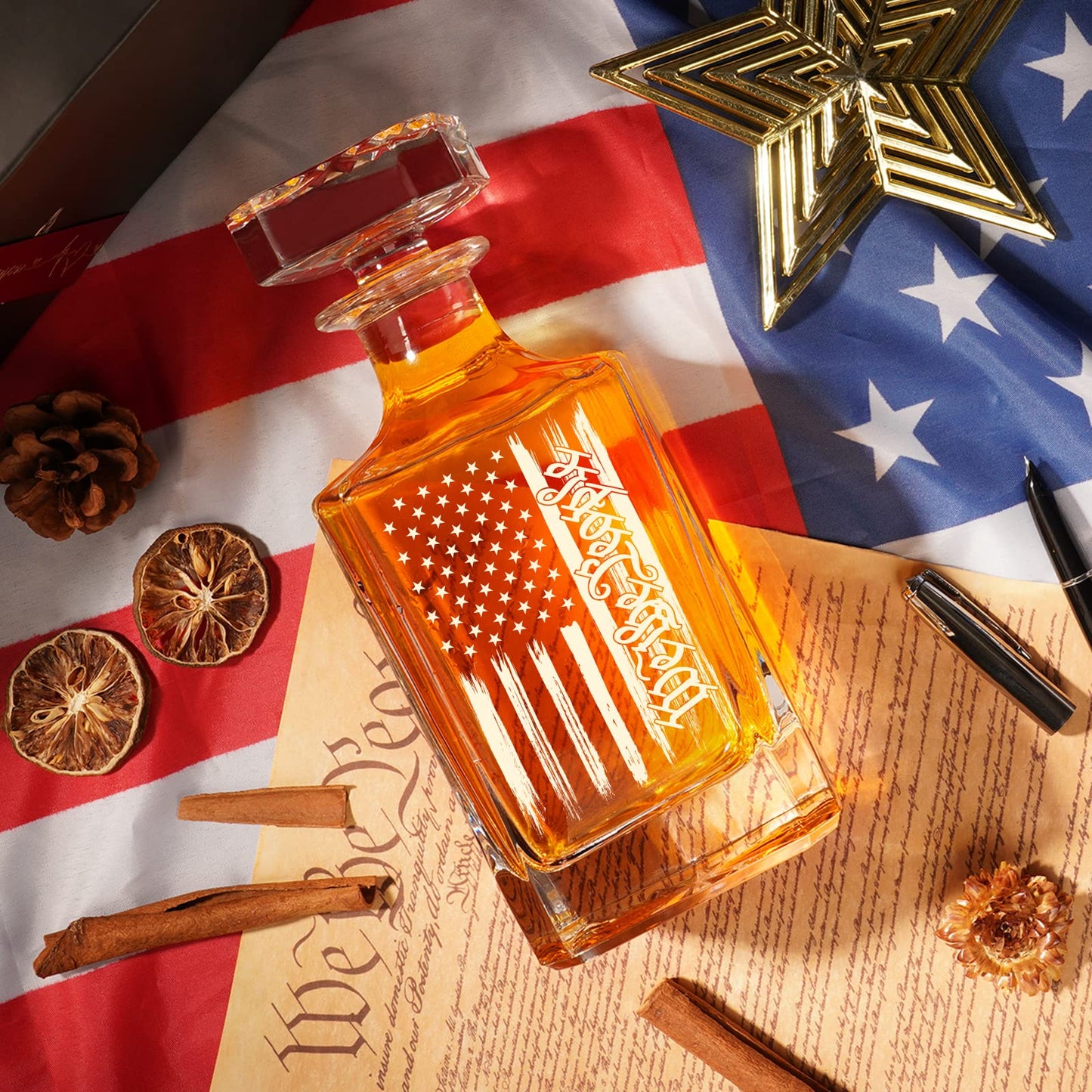 PONPUR Whiskey Decanter Engraved We The People American Flag, 750ml Whiskey Decanter Set with 2 Glasses, Fathers Day Patriotic Birthday Gifts For Men Dad, Liquor Scotch Bourbon Presents