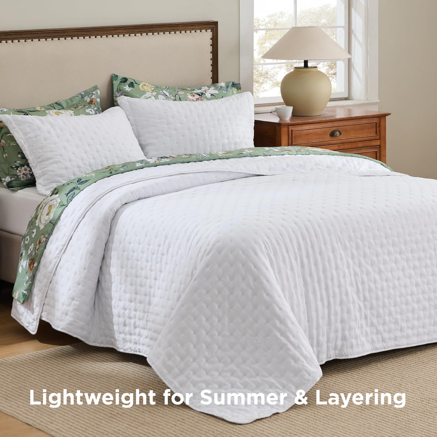 Bedsure Quilts Queen Size - Bright White Bedspread Queen Size & Lightweight Comforter, Modern Coverlet with Clover Pattern, Ultra Soft All-Season Bedding, 90 x 96 Inches