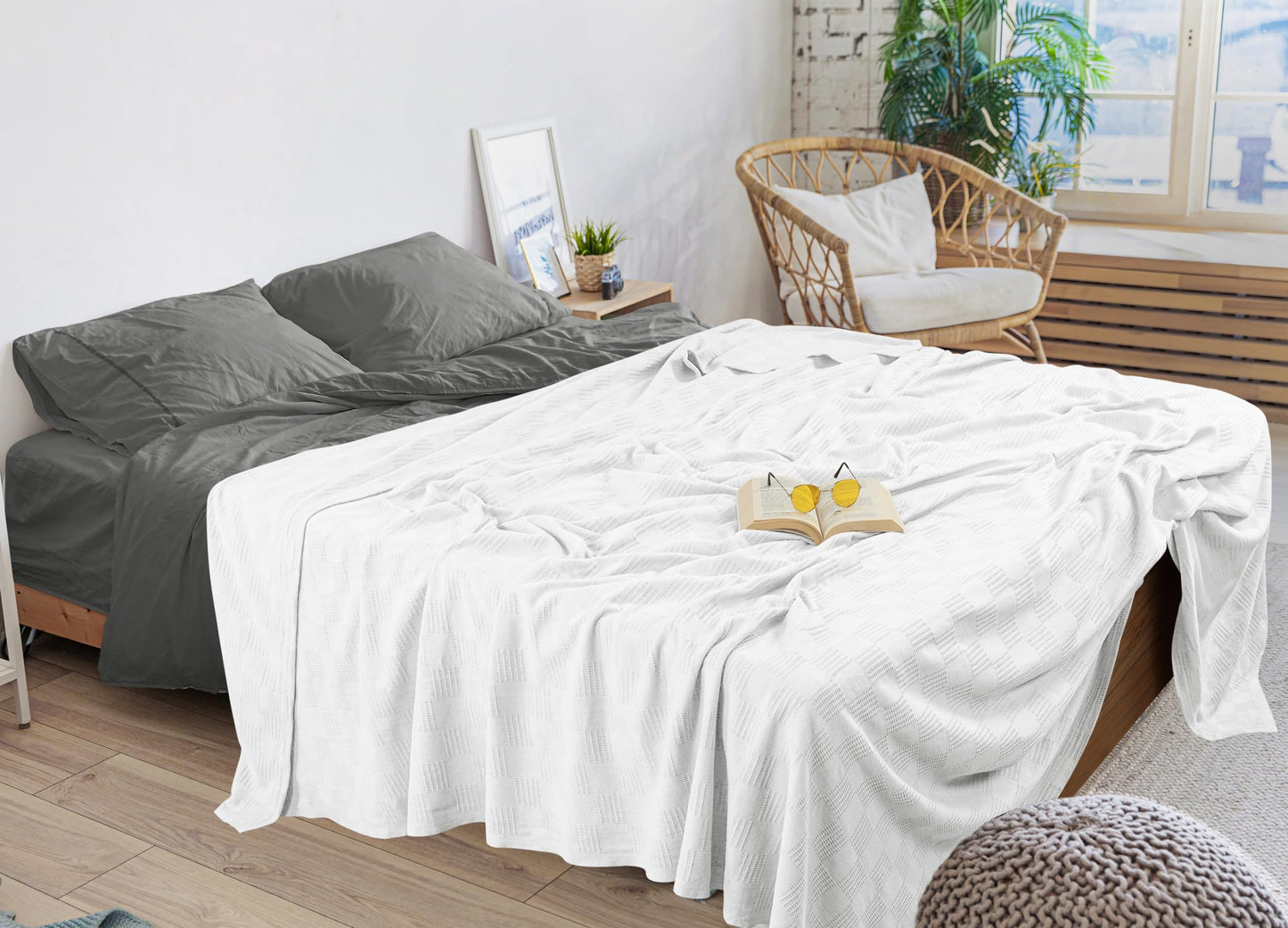 Utopia Bedding 100% Cotton Thermal Blanket White Queen Size Soft, Lightweight, Breathable, Cozy Spring and Summer Blankets for Bed, Home Room Decor Gifts for Women and Men (90x90 Inches)