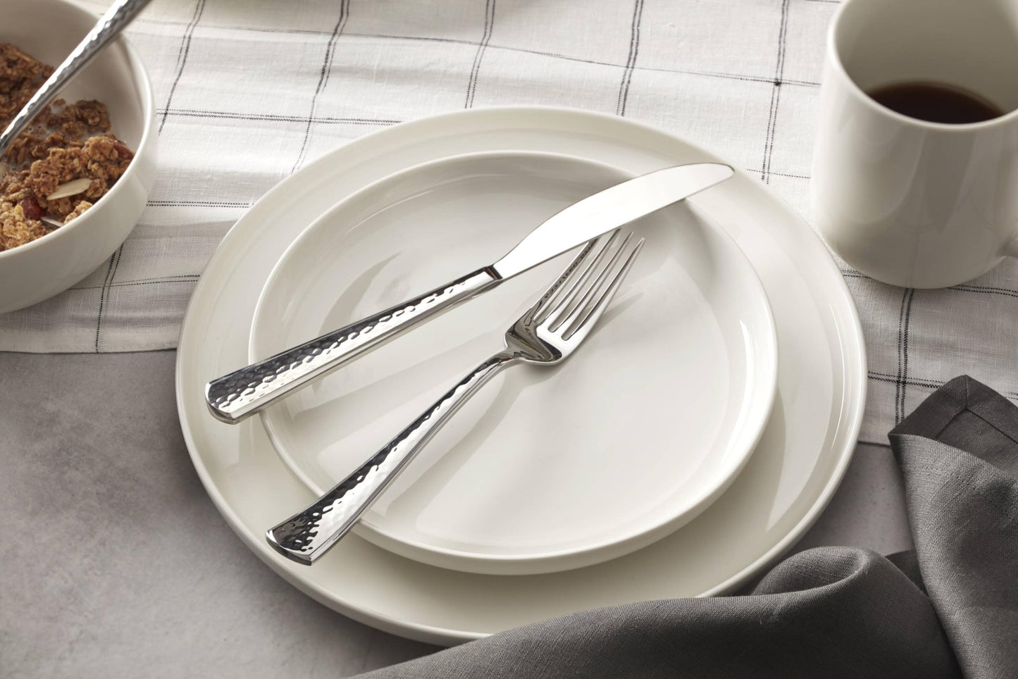 Oneida Silverware Set, Etta 20 Piece Everyday Flatware Set, Service For 4, 18/0 Stainless Steel, Dishwasher Safe, Flatware Cutlery Sets, Kitchen Utensils Sets, Knives Spoons & Forks(Silver, 20 Pieces)