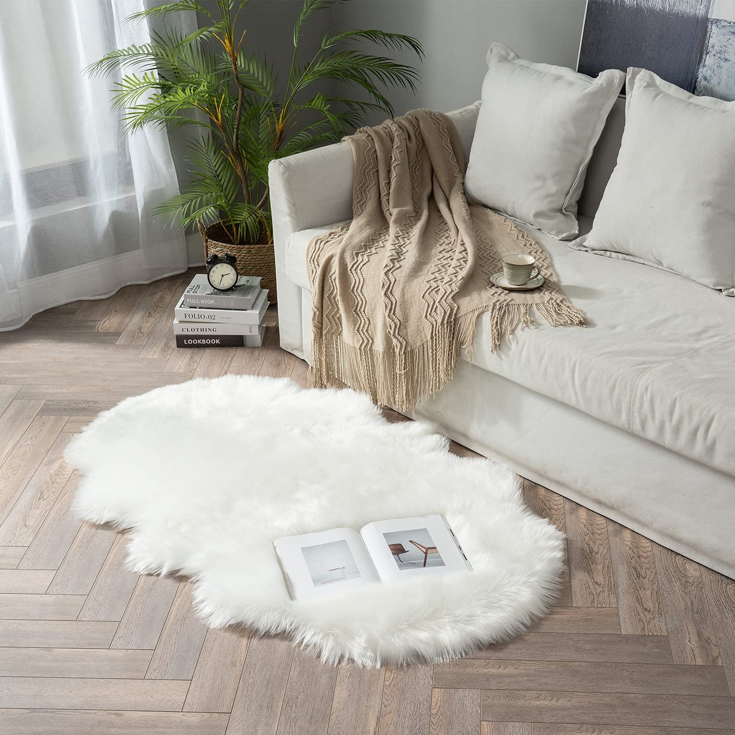 MIULEE Luxury Soft Fluffy Area Rug 3x5 Feet, Faux Fur Sheepskin Rug Decorative Plush Shaggy Carpet for Christmas Decor Bedside Sofa Floor, White