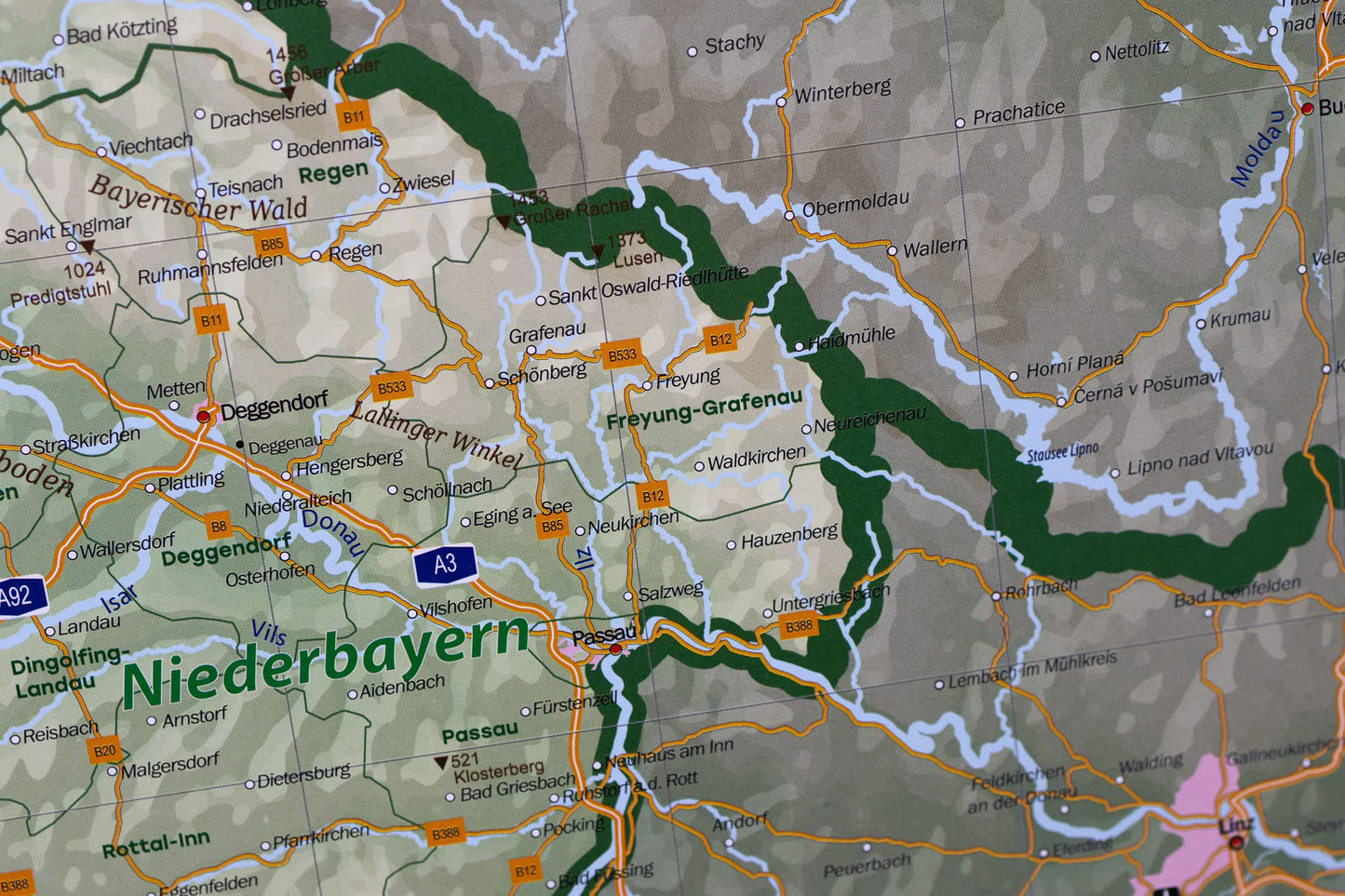 Large map of Germany with full lamination (wall map) 39.4 x 55.1 inches, German states and counties, highways, airports