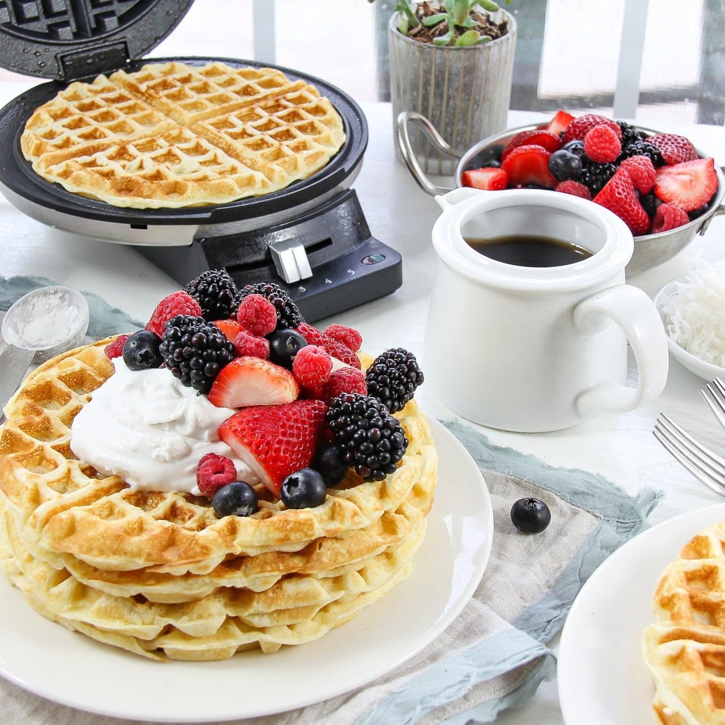 Cuisinart Waffle Maker, 1250W Round Classic Waffle Iron, 5-Setting Adjustable Browning Control, WMR-CANAS, Brushed Stainless