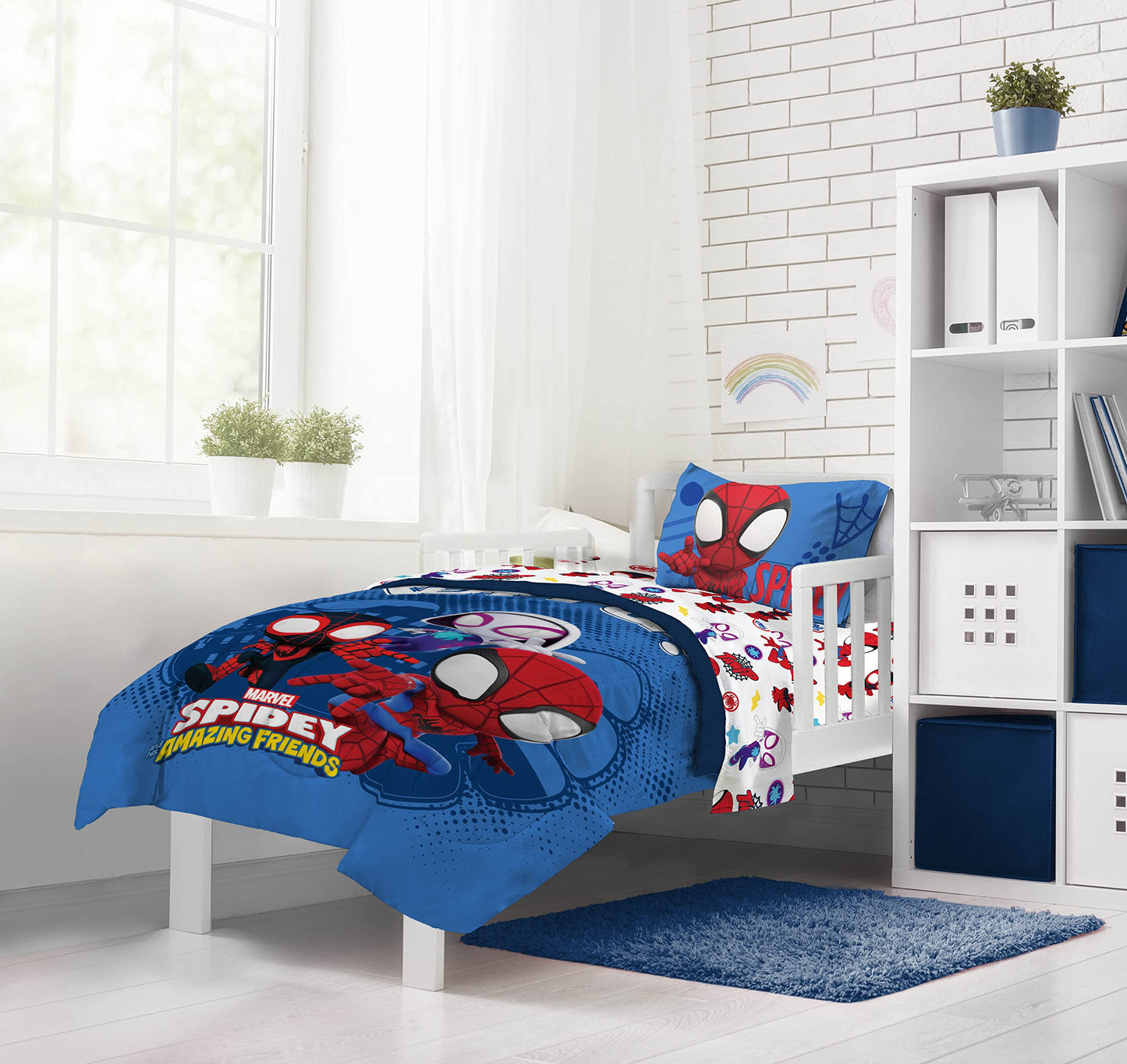Jay Franco Marvel Spiderman Toddler Bedding Set, 4 Piece Toddler Comforter Spidey and His Amazing Friends, Comforter & Sheets, Fade Resistant Microfiber, Machine Washable (Official Marvel Product)