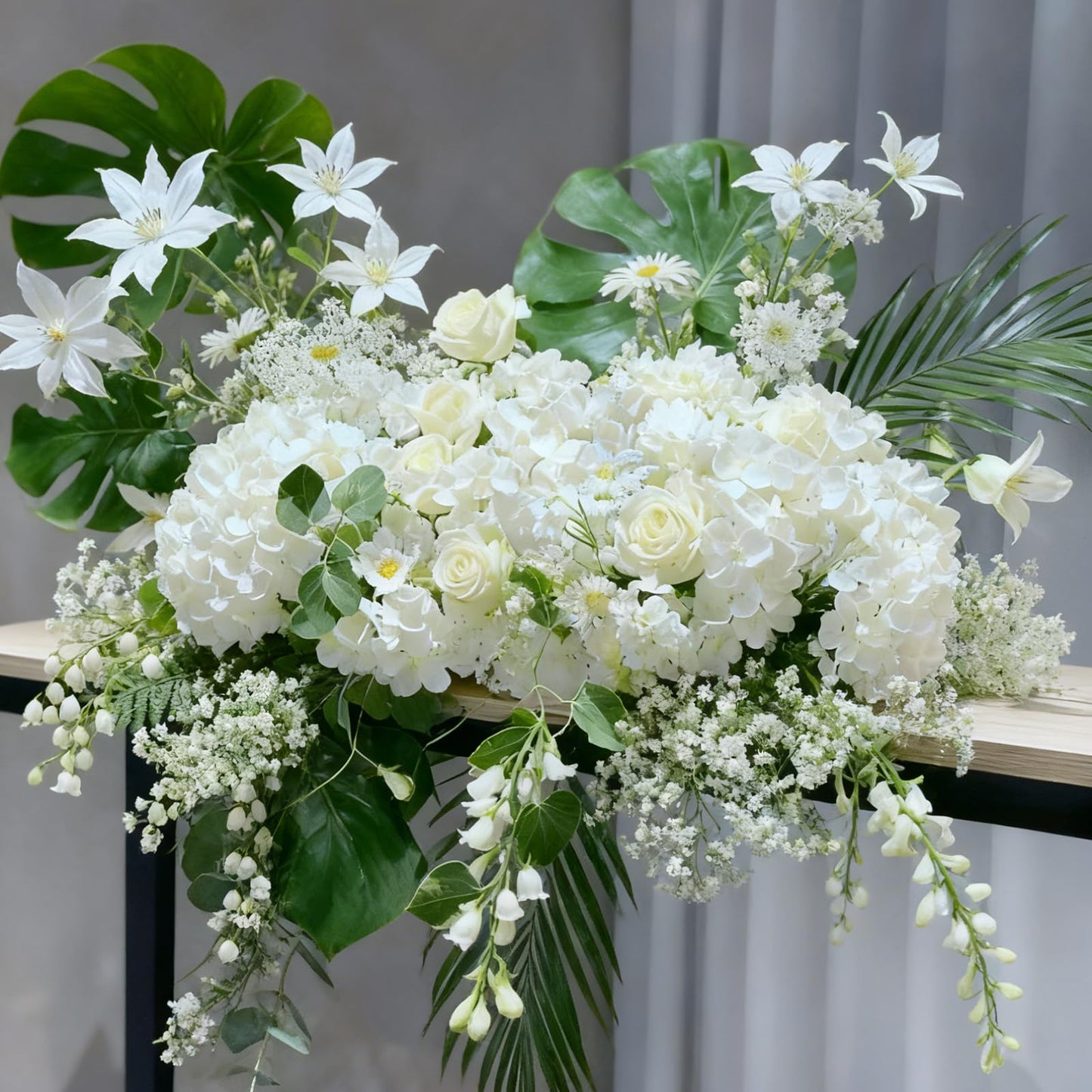 Cherica 100 Pcs Faux White Hydrangea Artificial Flowers Bulk, Fake Silk Hydrangea Flowers Heads with Stems for Wedding Decorations Garden Party Baby Shower Porch Home Decor Table Centerpieces