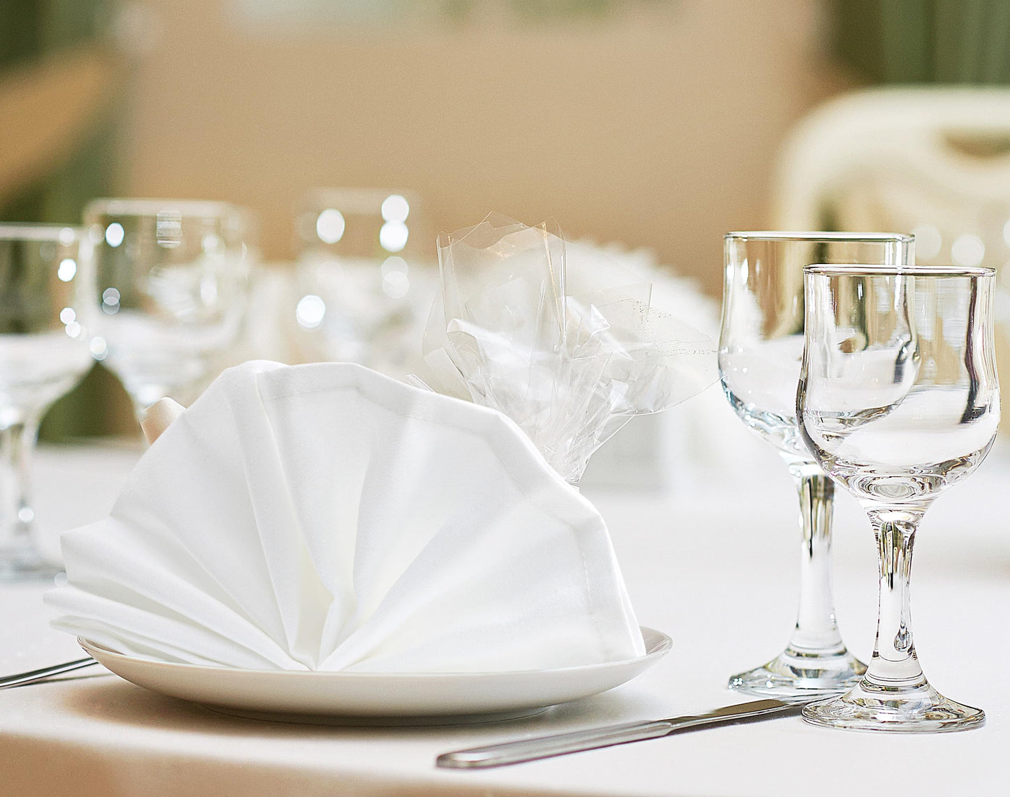 Utopia Home [60 Pack, White] Cloth Napkins 17x17 Inches, 100% Polyester Hemmed Edges, Washable and Reusable Ideal for Parties, Weddings and Dinners