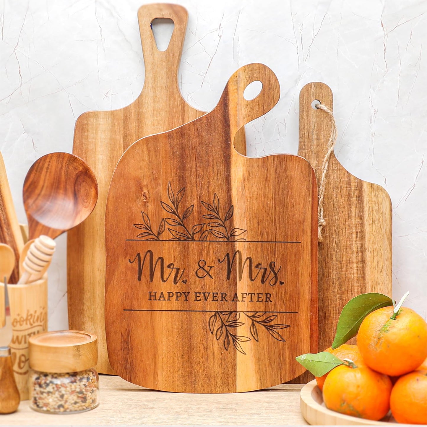 Wedding Gifts for Couples 2026, Gifts for couples,Bride Shower Gifts,Anniversary Engagement Gift,Mr and Mrs Cutting Board Basket Set