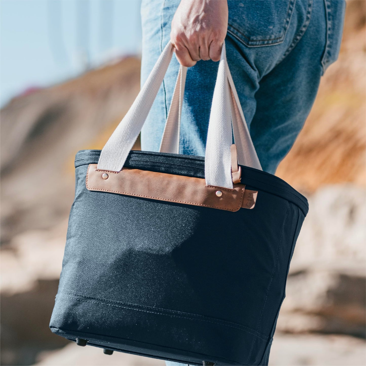 CleverMade Malibu Collapsible Cooler Bag – Small Portable Cooler Bag for Travel, Premium Foldable Insulated Cooler for Beach, Picnic & Day Trips, Holds Up to 18 Cans, Leakproof Soft Carry Cooler