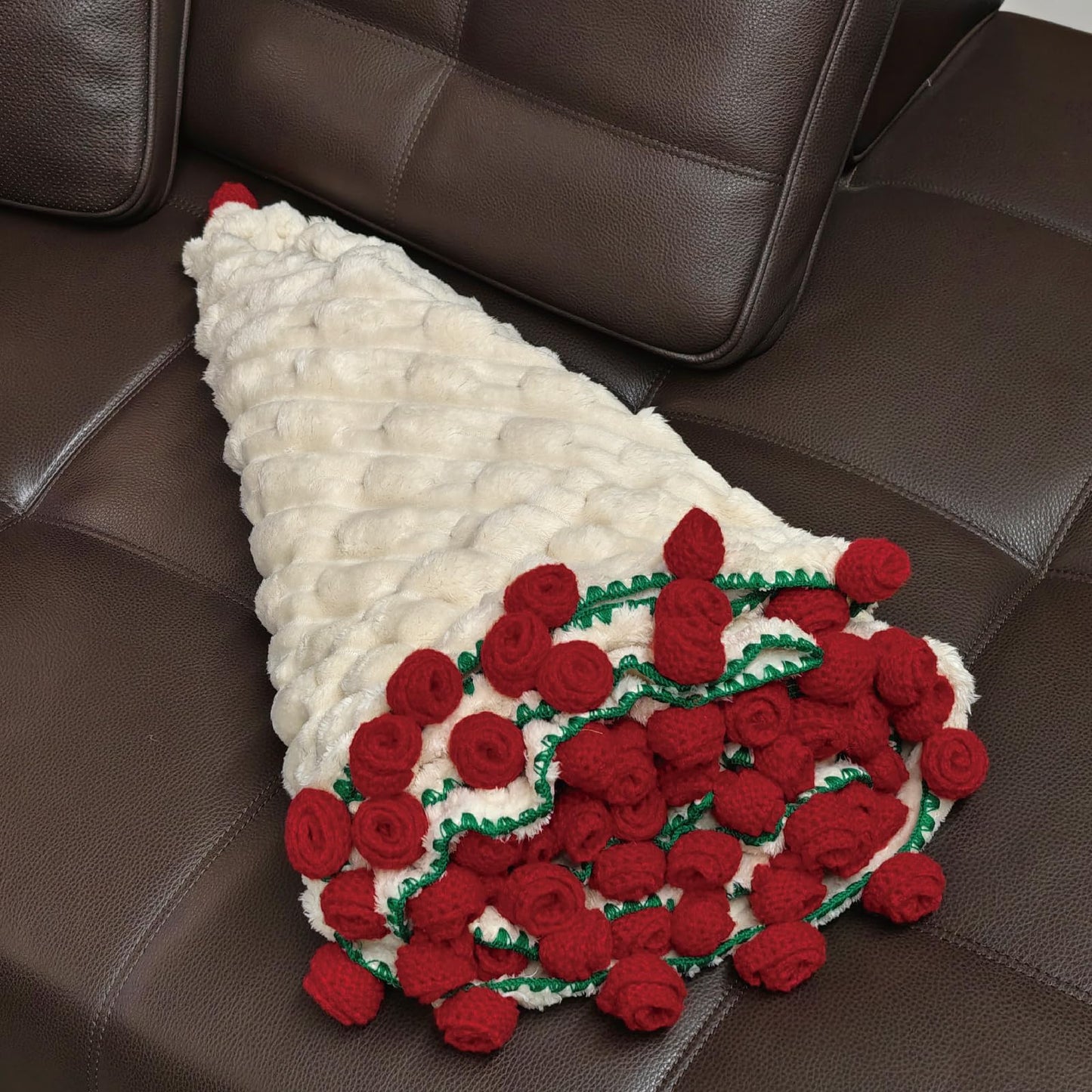 SoffMoiis Rose Flowers Bouquet Blanket, Plush Flannel Rose Bouquet Throw Blankets Gifts for Mother's Day, Birthday, Valentine'Day, Home Decor, Bed, Sofa (59 Inches)