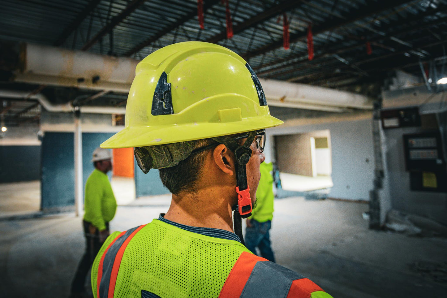 Malta Dynamics APEX Type 2 Class E Full Brim Safety Helmet, ANSI Z89.1, EN12492, OSHA 1910 and OSHA 1926 Compliant, Rated for 20,000 Volts, Grey