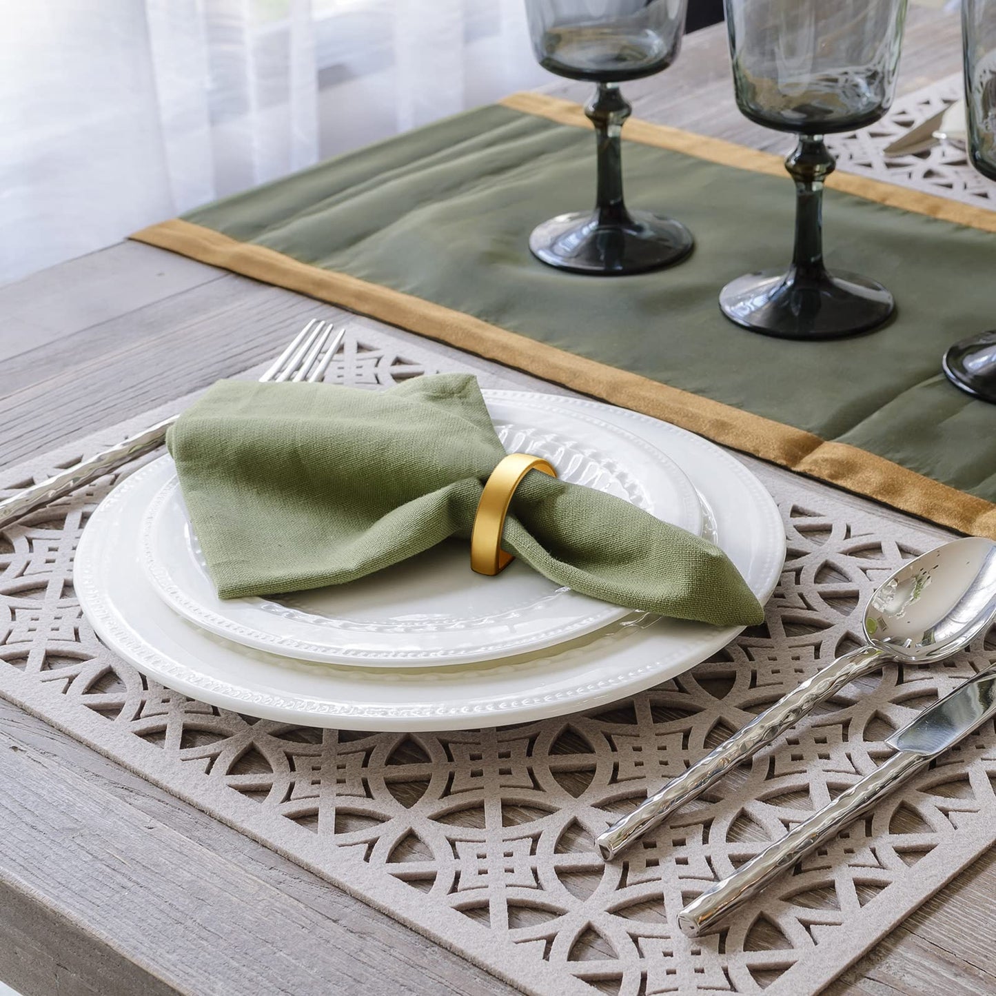 100 Pcs Stainless Steel Napkin Rings Festival Metal Napkin Ring Holders Modern Serviette Buckles Metallic Adornment for Table Settings Kitchen Dinner Party Wedding (Matte Gold Semicircle)