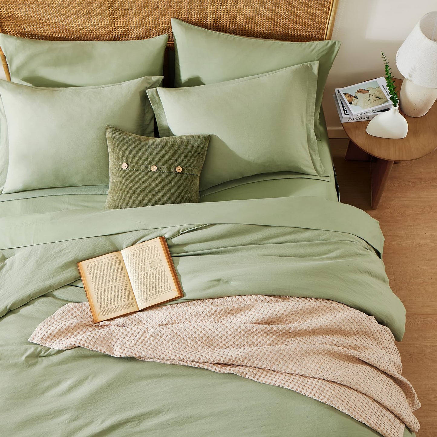 WRENSONGE Queen Comforter Set - 7 Pieces Sage Green Soft Bed in a Bag Queen with Fitted Sheet, Flat Sheet, 2 Pillow Shams, and 2 Pillowcases- Queen Bedding Sets for All Season