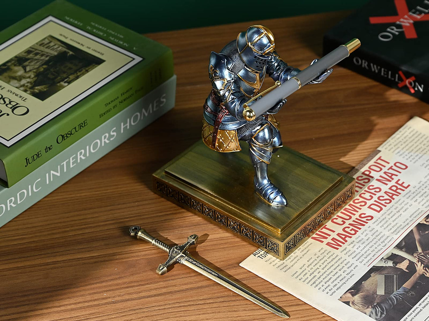 HDMbigmi King's Guard Knight Pen Holder Pen Stand Desk Organizers and Accessories Resin Pencil Holder as Gift for Office and Home (Blue)