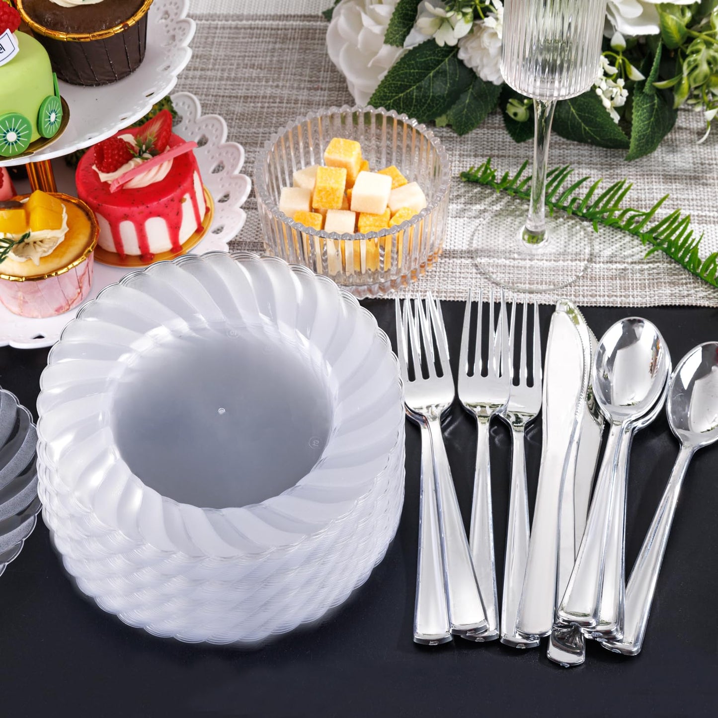 U-QE 100 Pieces Clear Plastic Plates-6 Inch Plastic Dessert Plates Disposable - Washable & Reusable - Premium Hard Clear Plates Fancy Disposable Heavy Duty Plastic Plates for Party,Weddings and Events