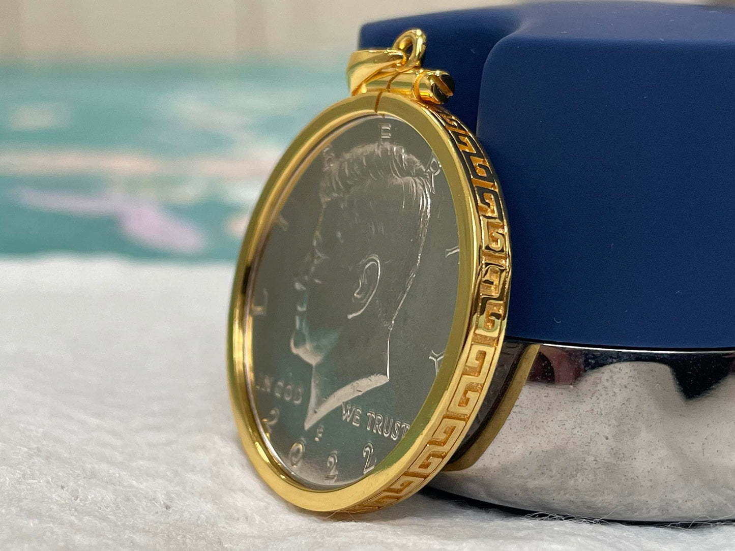 Geruibi 24-Karat Gold wrapped in Silver 50 Cent Border Screw Top 30 mm Coin Border，Coin NOT Included