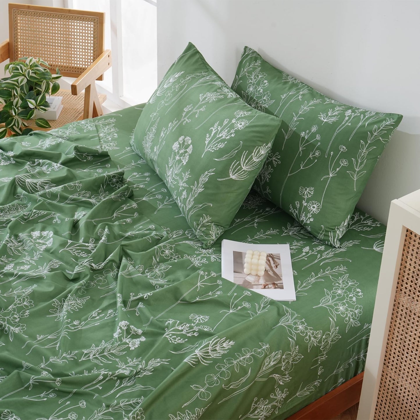 Yibeizi Green Floral Sheet Set Queen, Botanical Rustic Pattern Bed Sheets Boho Bedding Sheets & Pillowcases Soft Microfiber 15" Extra Deep Pocket Fitted Bedsheet 4 Piece