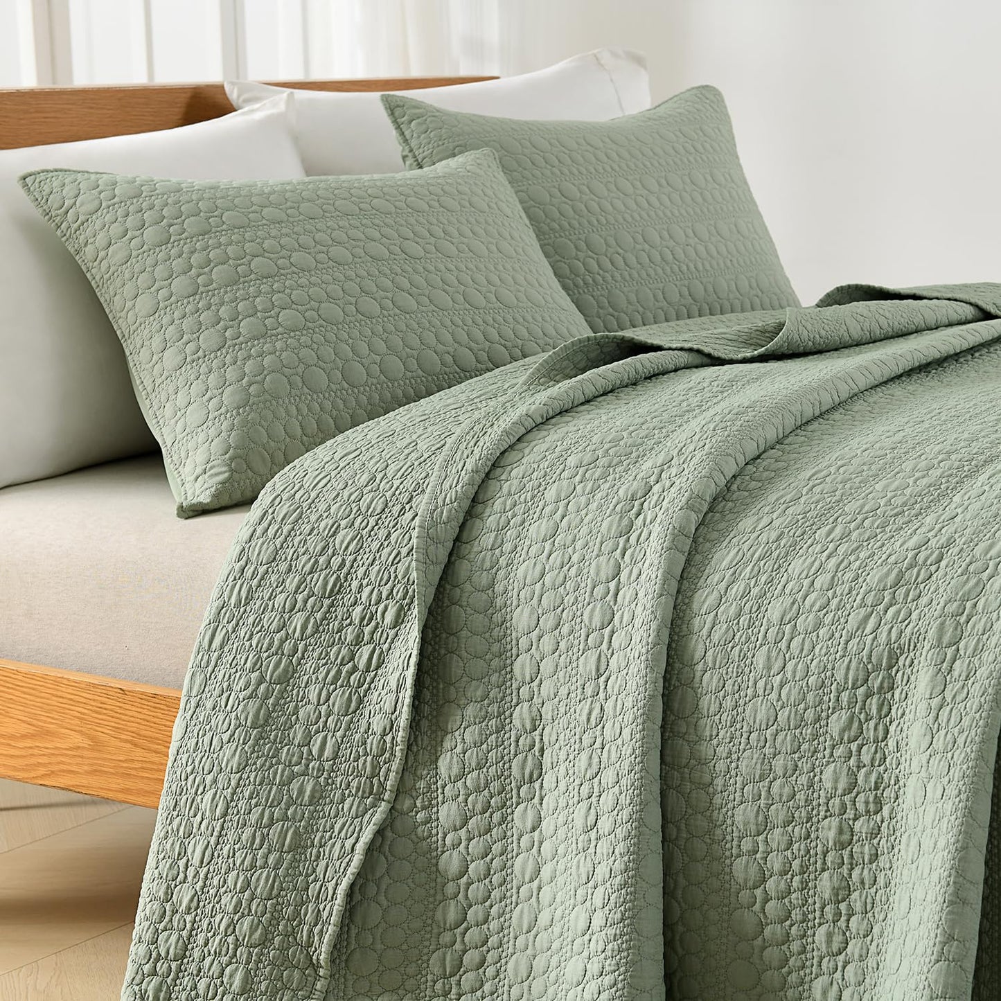 HORIMOTE HOME Quilt Set Queen Size Sage Green, Classic Geometric Spots Stitched Pattern, Pre-Washed Microfiber Chic Rustic Look, Ultra Soft Lightweight Quilted Bedspread for All Season, 3 Pieces