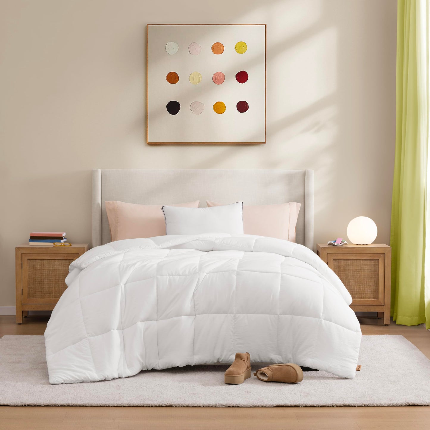 UGG Standard/Queen Bed Pillow – Gusseted Down Alternative Pillow, Medium Firm Sleeping Pillows, Premium Luxury Home Decor Hypoallergenic Pillow for Queen Bed, White (Devon)