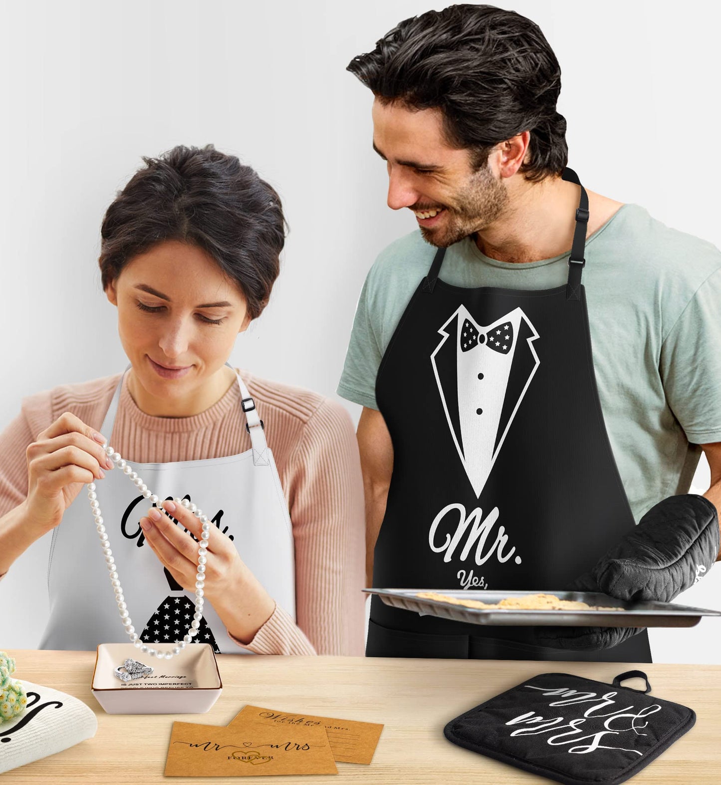 CITTA Mothers Day Gifts for Women Mom Her, Mr and Mrs Aprons for Couples Gifts - Anniversary, Bridal Shower, Wedding, Engagement gift for Couples, His and Her, 8 Pack Kitchen Cooking Apron Gift Set