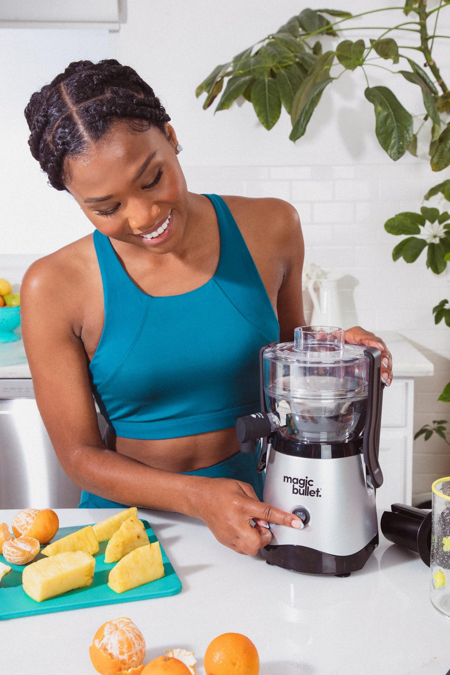 magic bullet Mini Juicer, Countertop Space-Saving, 2" Feed Chute for Fruits and Vegetables, 400W, Compact Design, Black/Silver, MBJ10100