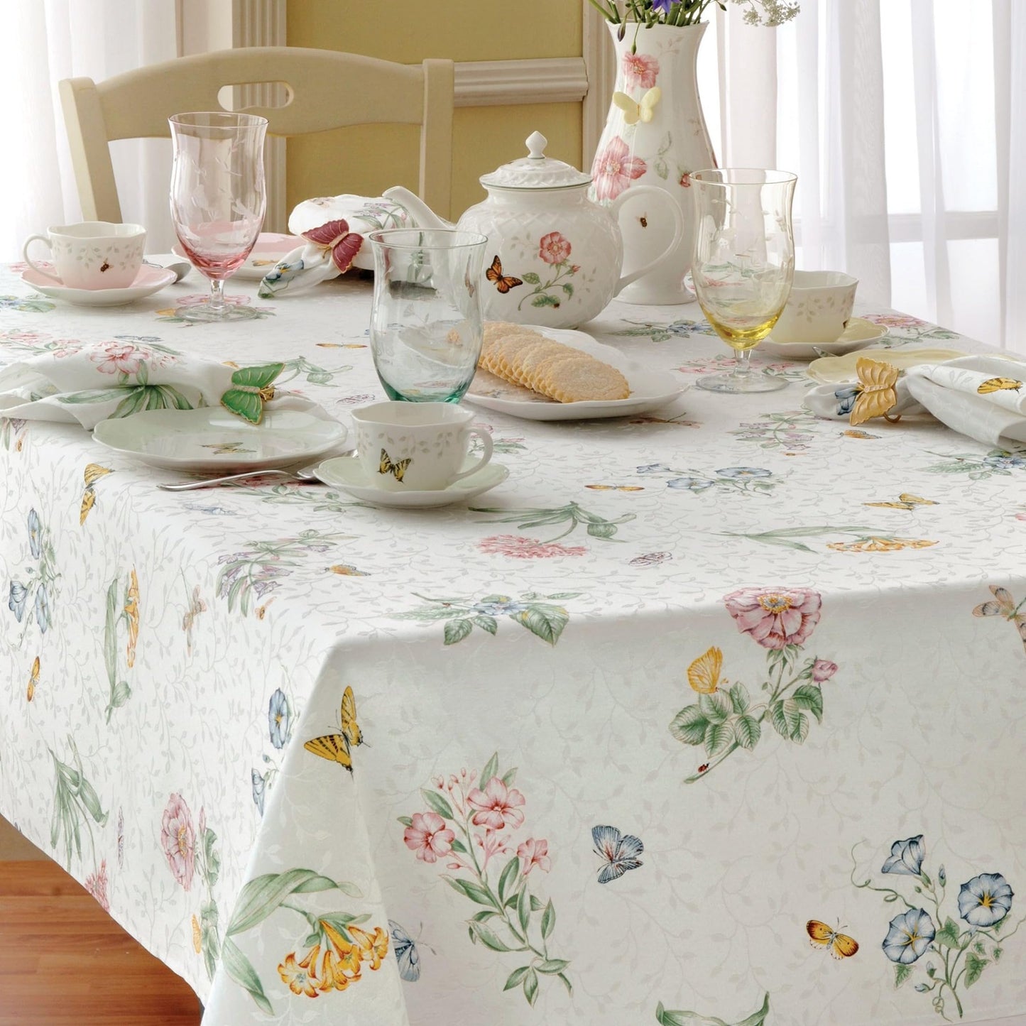 Lenox Butterfly Meadow Damask Tablecloth, Multicolor, 60" W x 120" L