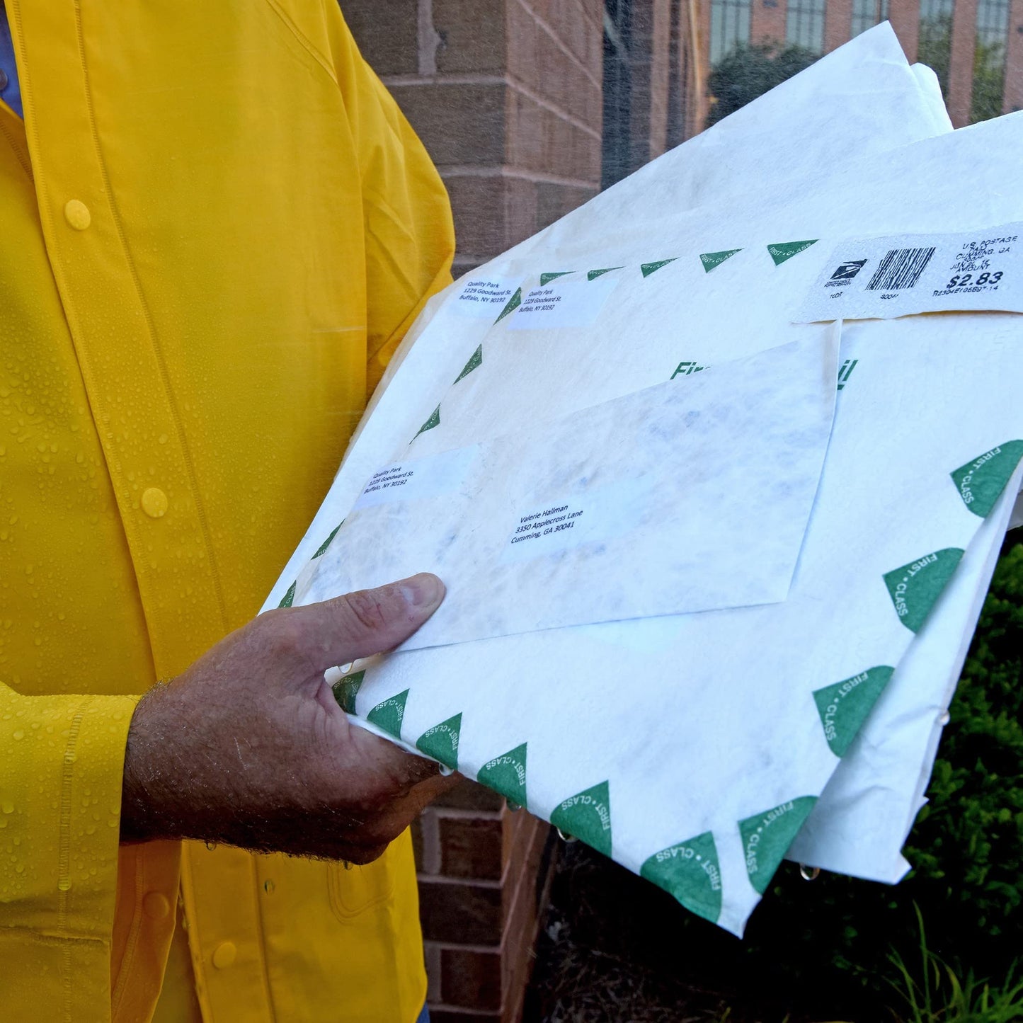 Quality Park Tyvek Envelopes, 25 Pack, Large 10 x 13 Mailers, 2 Inch Expansion, Rip, Puncture & Water Resistant Self Sealing Mailing Bags for Lightweight Shipping, White