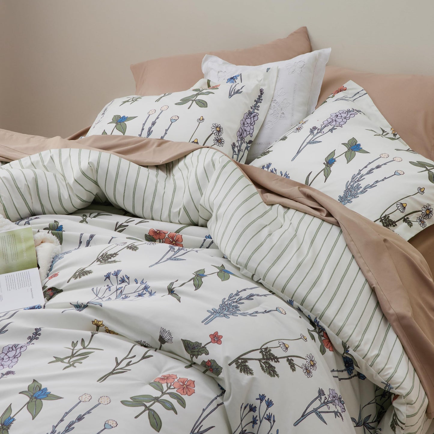 Bedsure Floral Queen Comforter Set – White Comforter, Reversible 3-Piece Bedding Set, Coconut White Botanical Print & Green Striped Pattern, Coquette Aesthetic for Women Girls