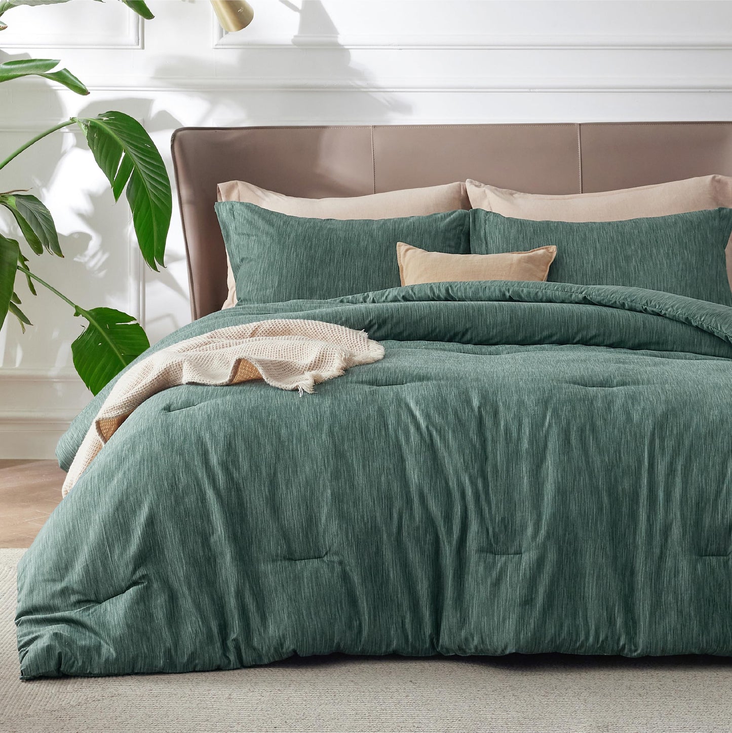 Bedsure Queen Comforter Set - Emerald Green Soft Bedding for All Seasons, Cationic Dyed Bed Set, 3 Pieces, 1 Queen Size Comforter (90"x90") and 2 Pillow Shams (20"x26"+2")