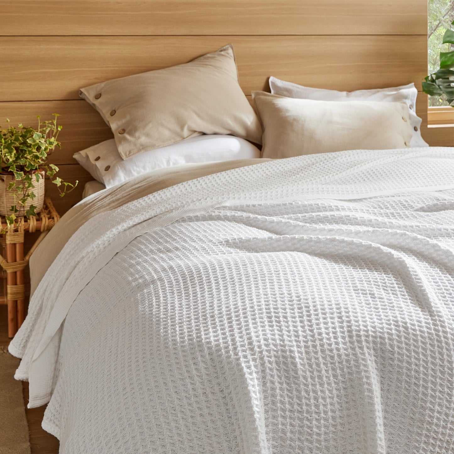 Bedsure Gentlesoft 100% Cotton Blanket Queen Size for Bed - Cooling Breathable and Soft for Summer, Thick Cozy Waffle Weave Blanket Gifts for Women, White, 90x90 Inches