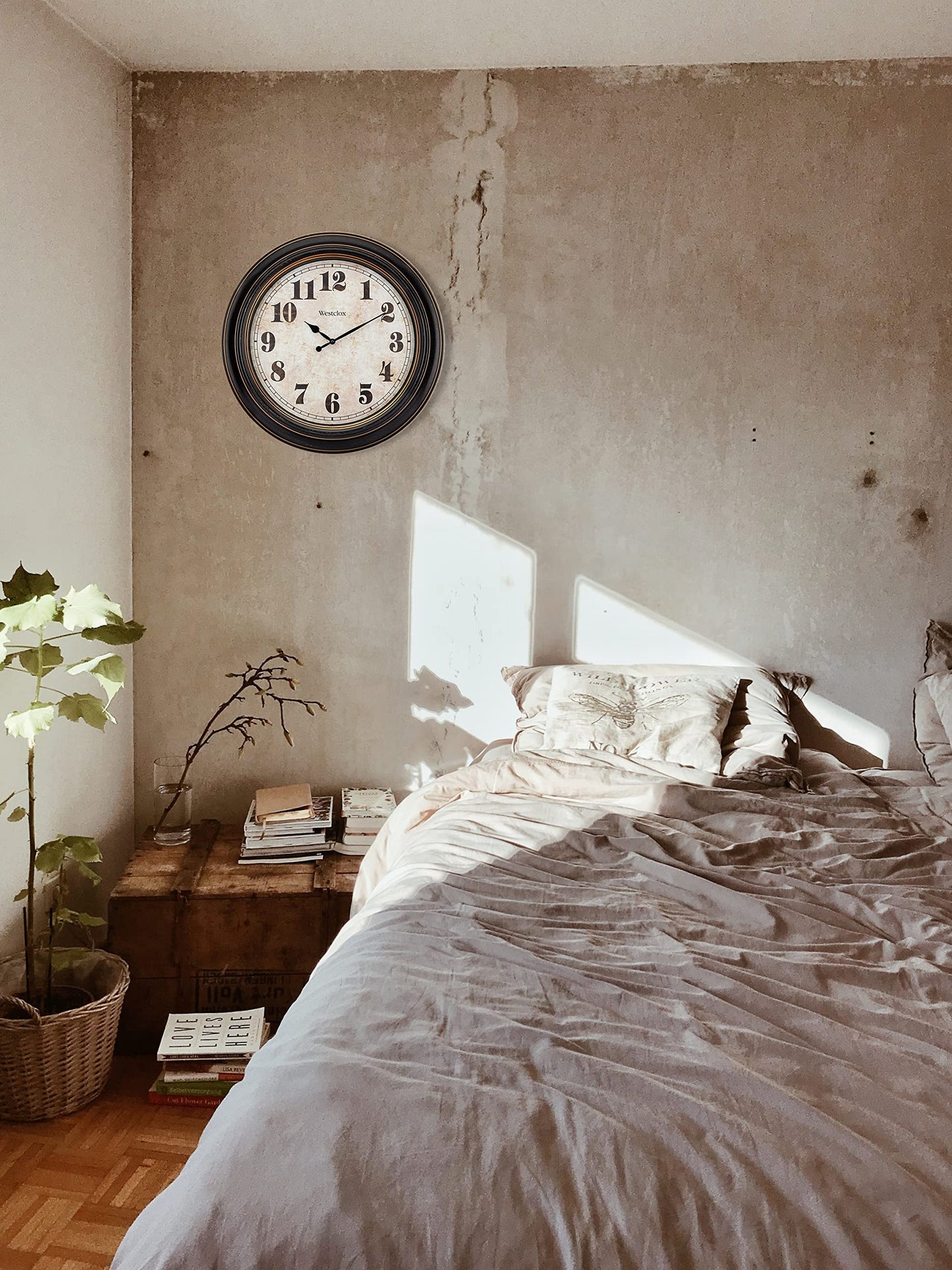Westclox Traditional Large Wall Clock – Battery-Operated 24-Inch Vintage Distressed Dial, Metal Hands, Glass Lens, Quartz Accuracy (Black-Brown, 24-Inch)