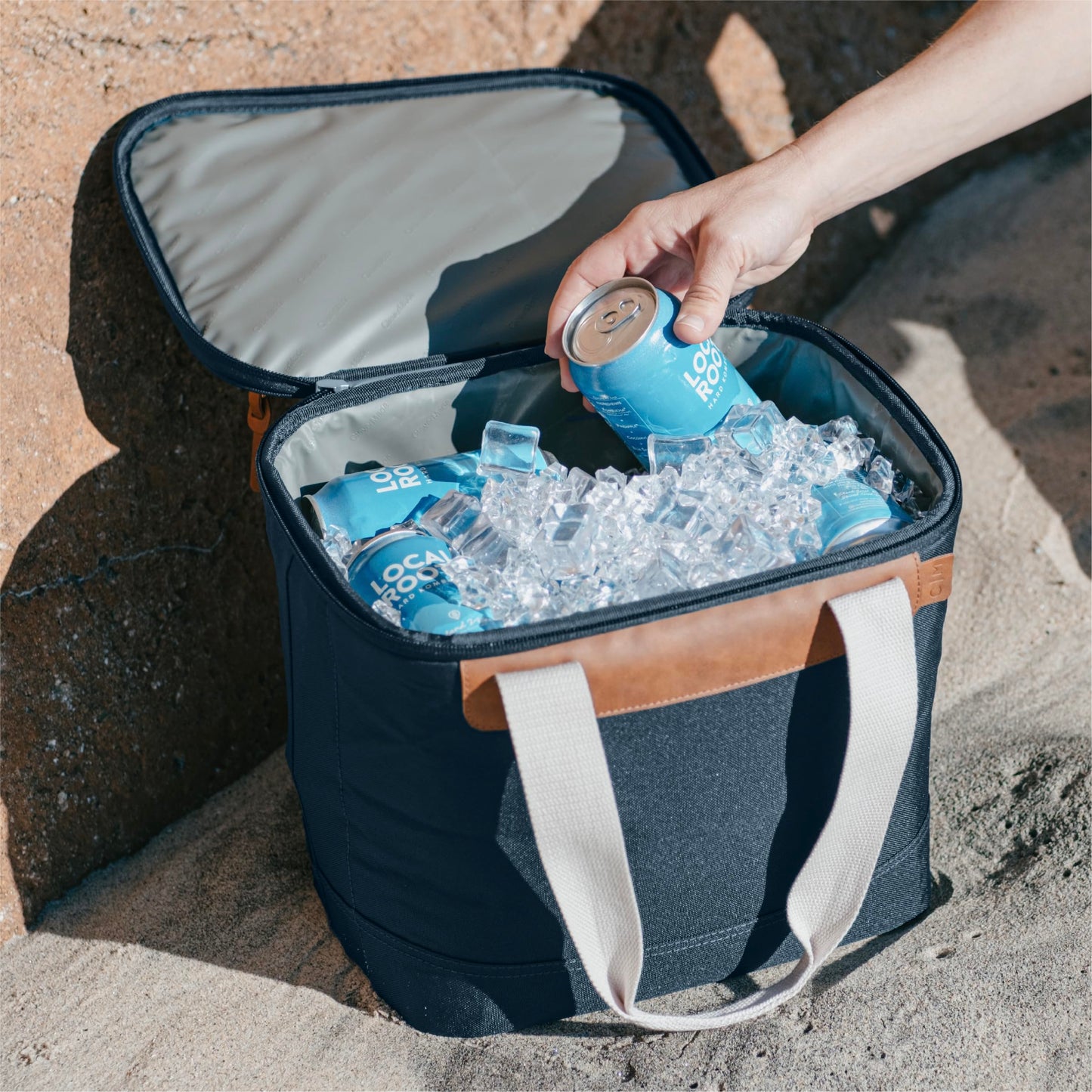 CleverMade Malibu Collapsible Cooler Bag – Small Portable Cooler Bag for Travel, Premium Foldable Insulated Cooler for Beach, Picnic & Day Trips, Holds Up to 18 Cans, Leakproof Soft Carry Cooler