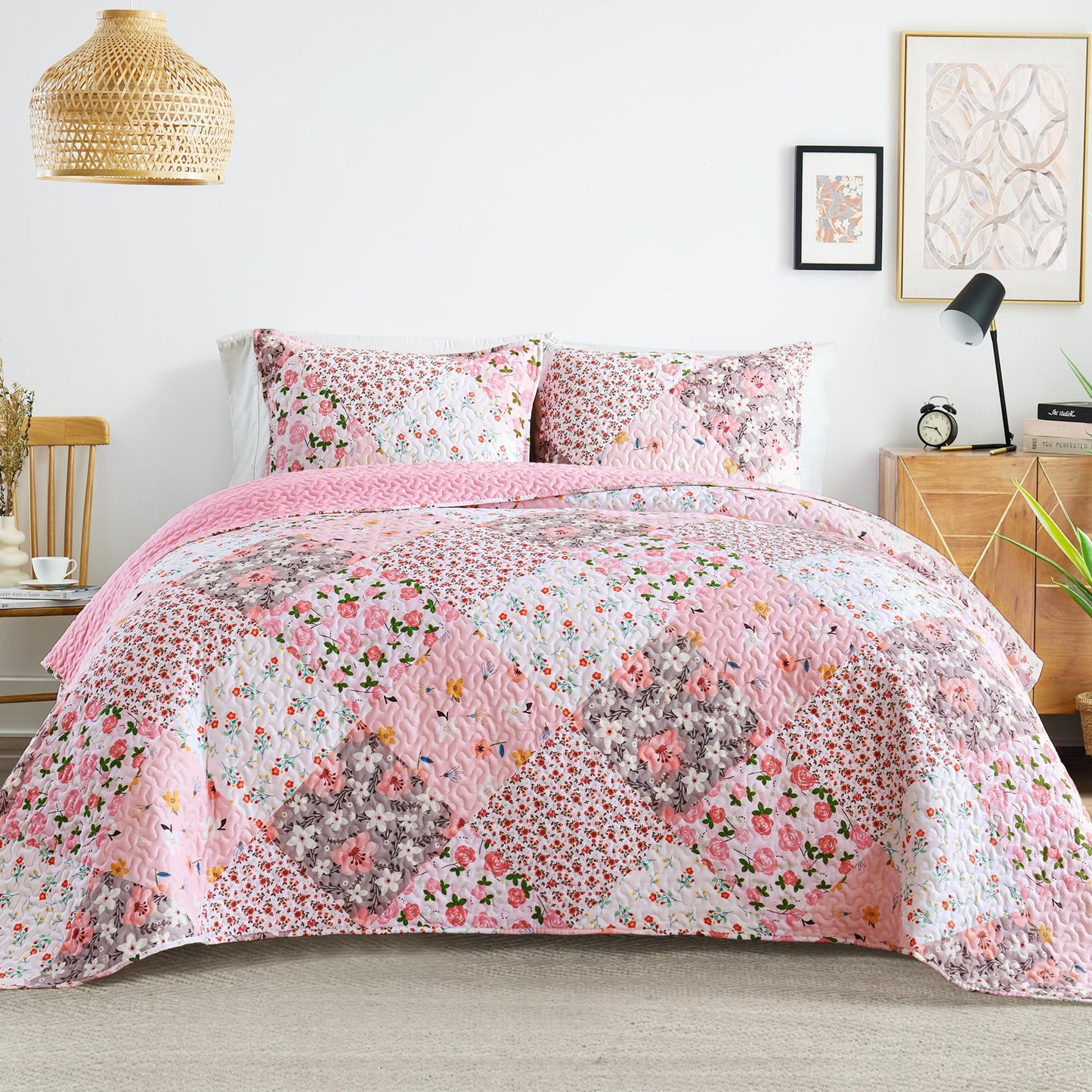 Whale Flotilla Patchwork Quilt Twin Size, Extra Soft Boho Floral Bedspreads for Bed Reversible Lightweight Twin Quilt Bedding Set Printed Coverlets with 1 Pillow Sham for All Seasons, Pink