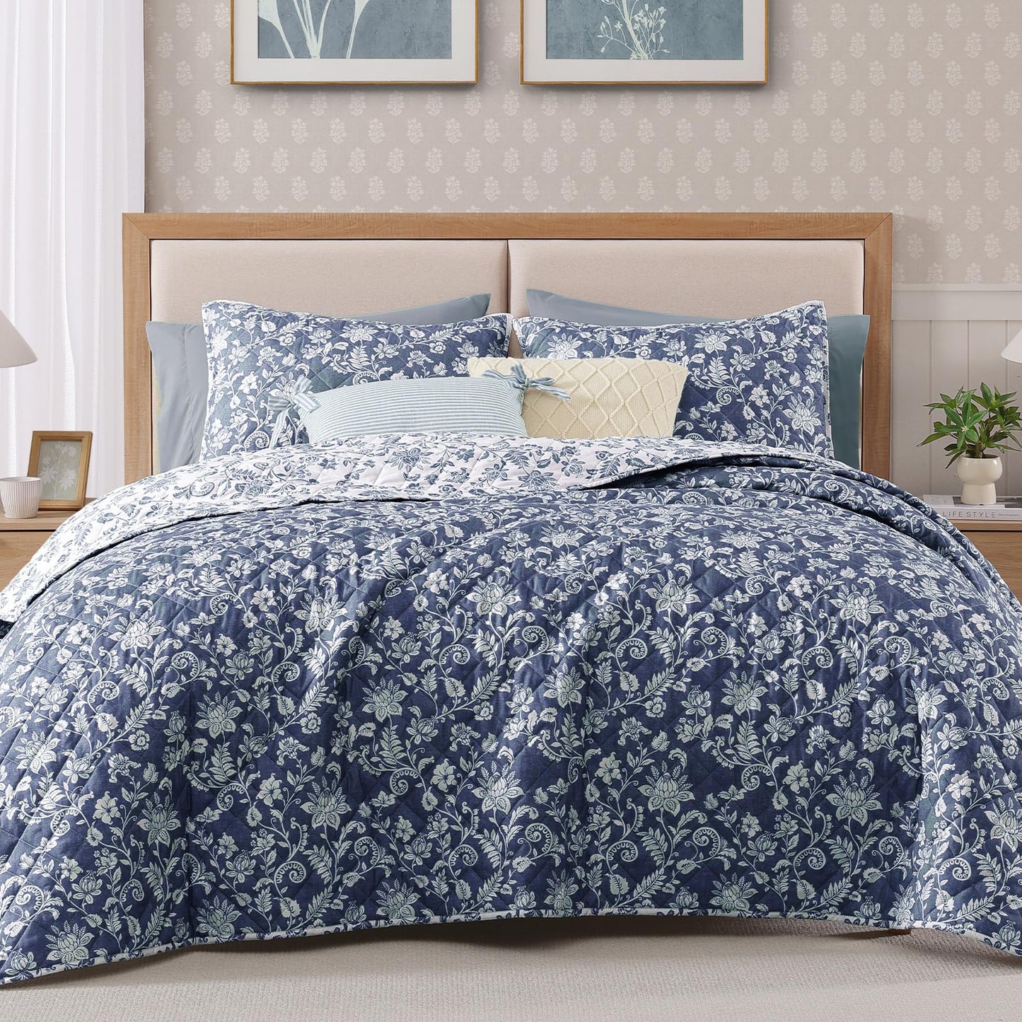 BLOOMHAVEN Quilt Set Queen Size, Oxford Blue Floral Quilt Sets, Reversible Bedspread Lightweight and Breathable for All Seasons, Soft Quilted Bedspread with 2 Pillow Shams