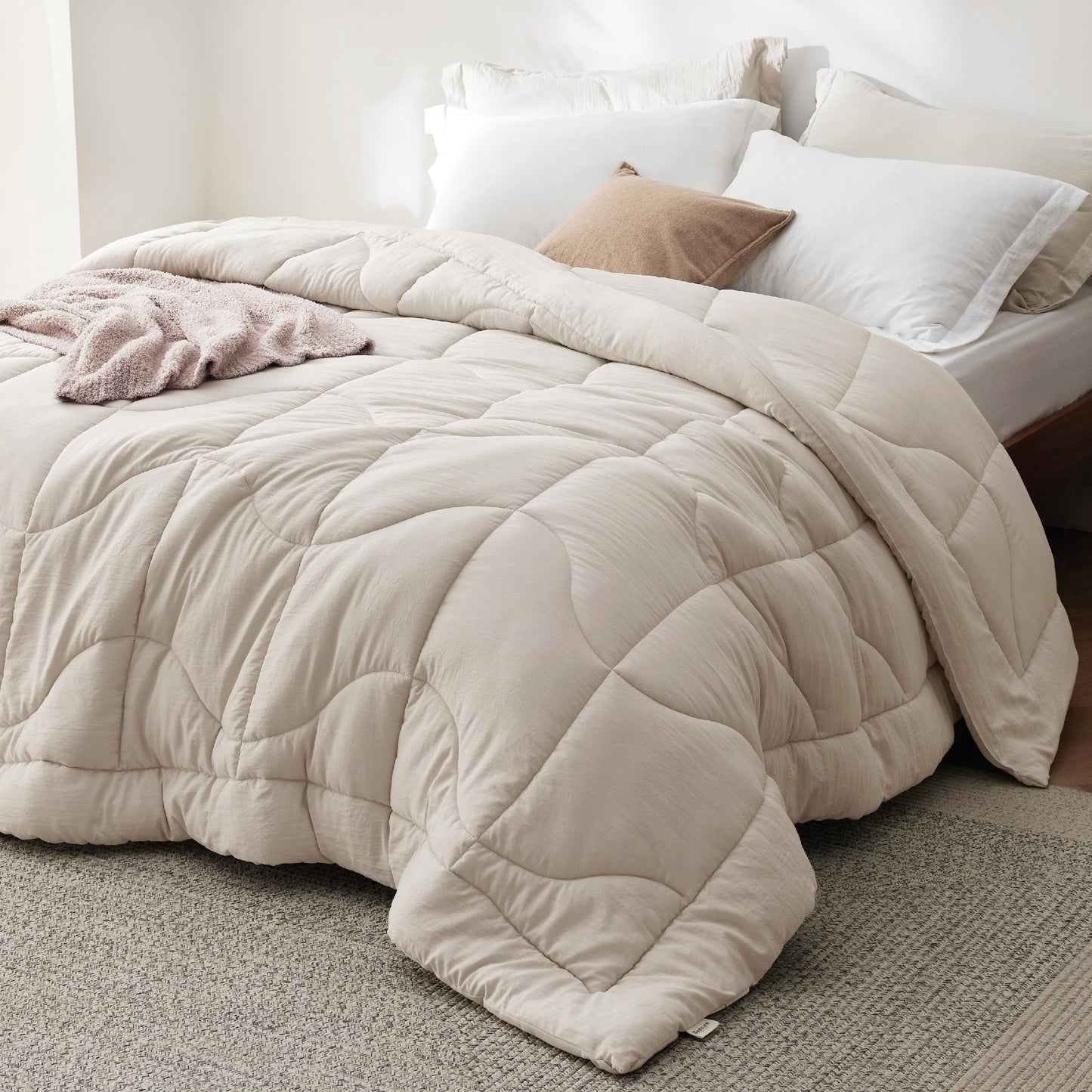Bedsure Comforter King Size - King Comforter for All Season, Ultra-Soft Quilted Down Alternative Comforters Prewashed Duvet Insert, Blanket for Bed with 4 Tabs, Machine Washabl, Linen, 90x102 in